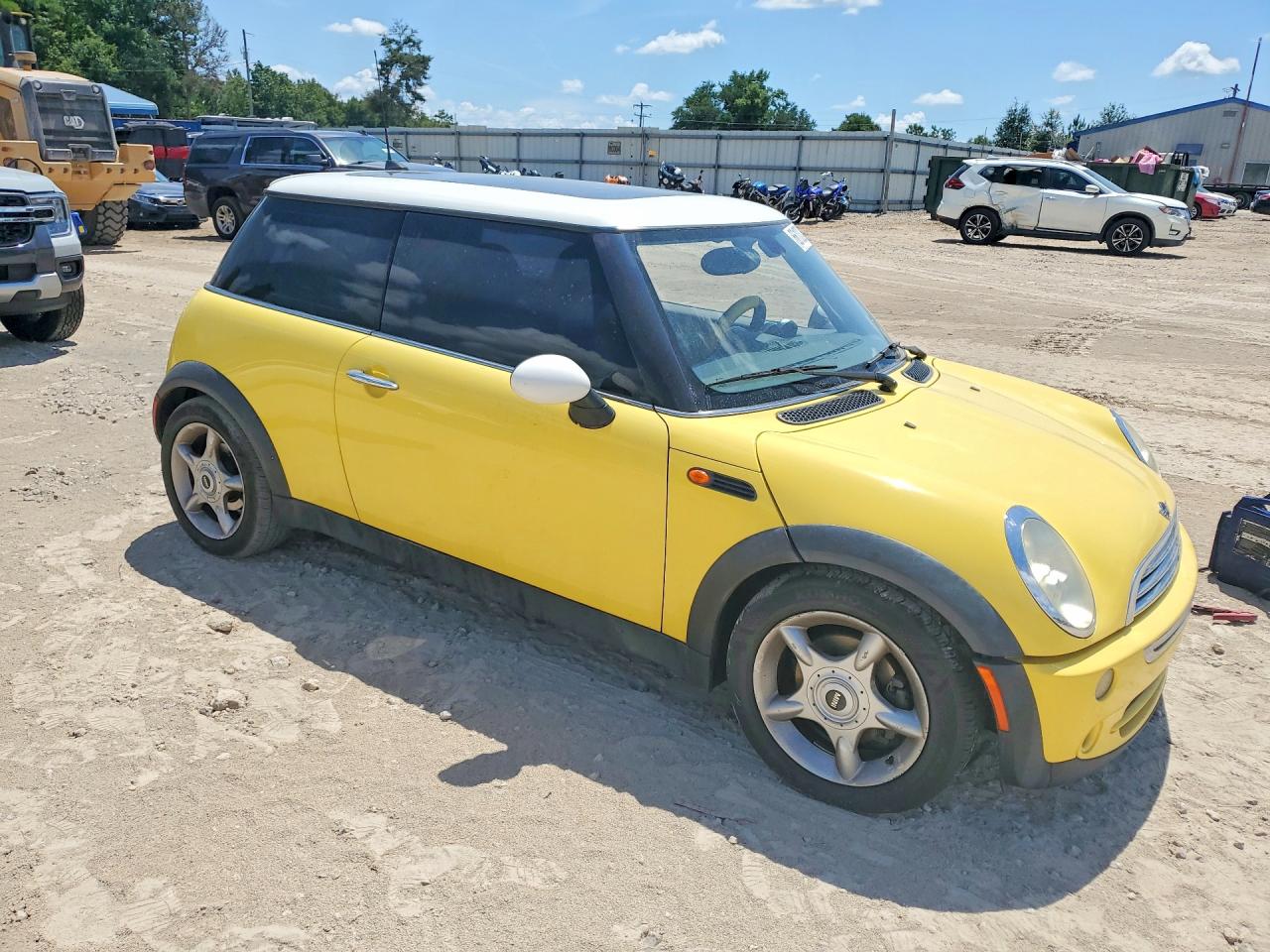 2005 Mini Cooper Yellow vin: WMWRC33505TJ69008