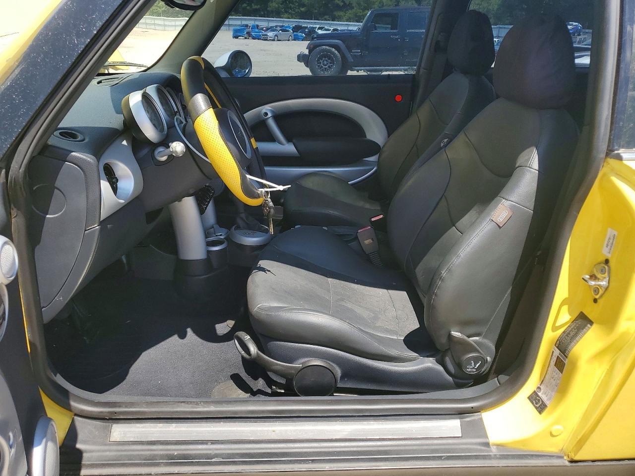 2005 Mini Cooper Yellow vin: WMWRC33505TJ69008