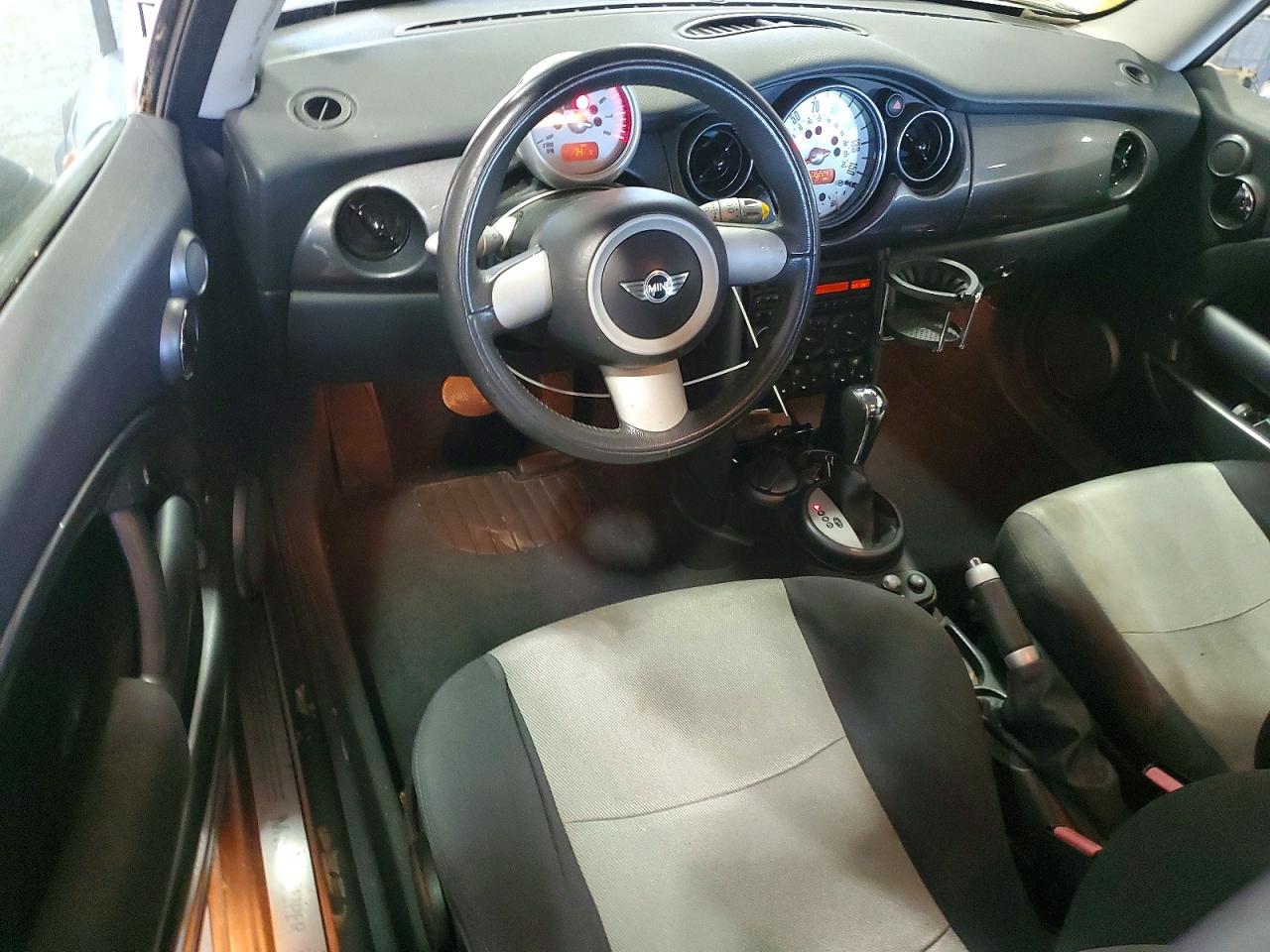 2006 Mini Cooper Silver vin: WMWRC33506TJ74047