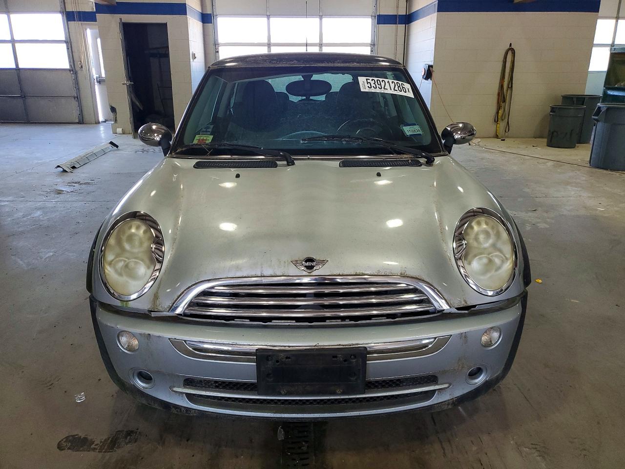 2006 Mini Cooper Silver vin: WMWRC33506TJ74047