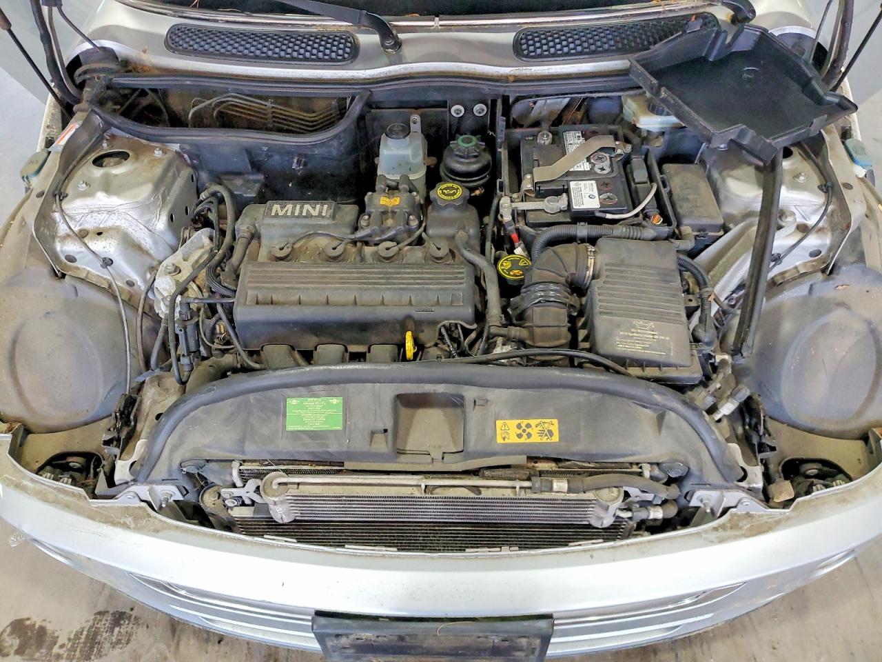 2006 Mini Cooper Silver vin: WMWRC33506TJ74047