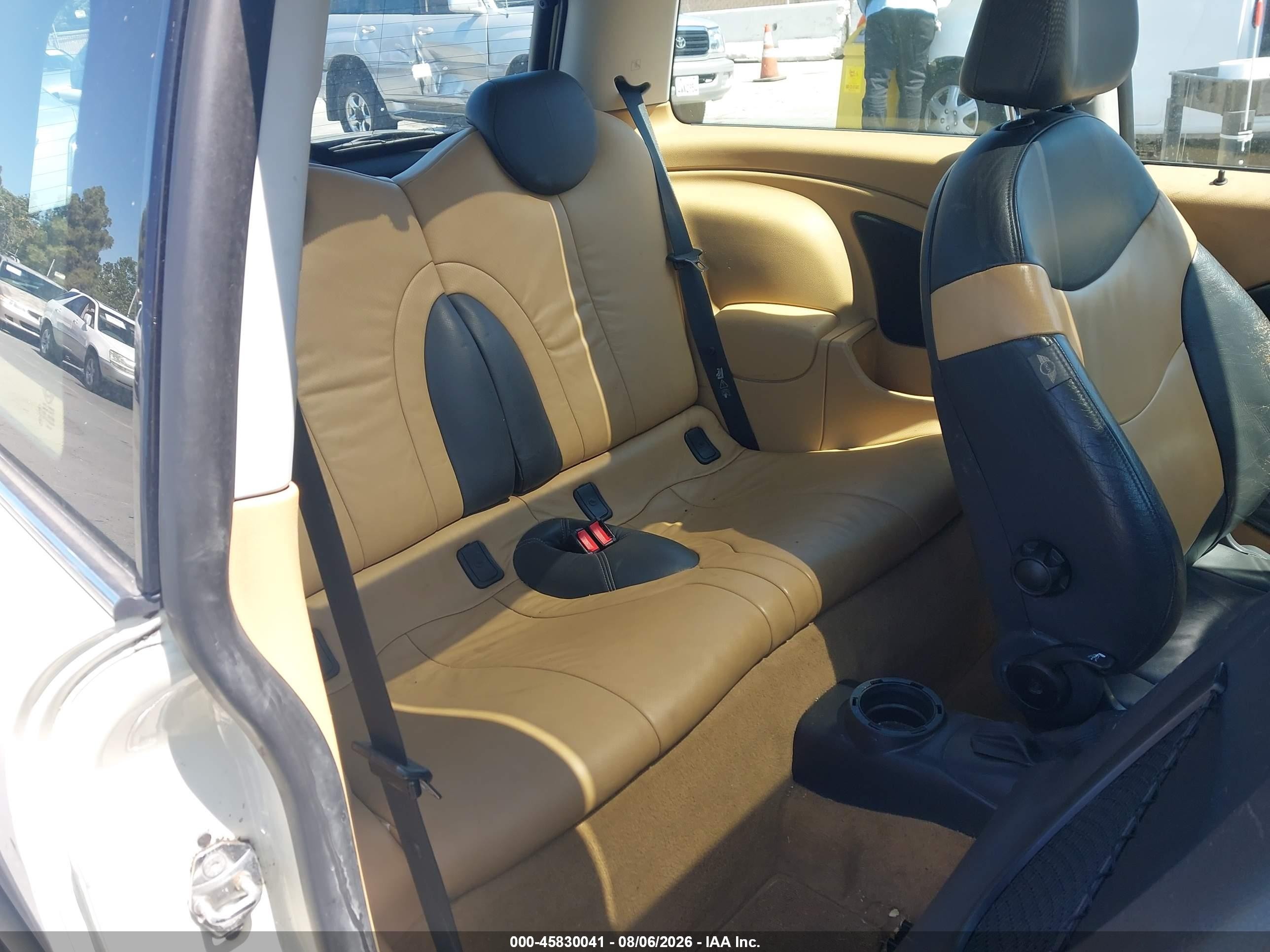 2005 Mini Cooper   White vin: WMWRC33515TK61468