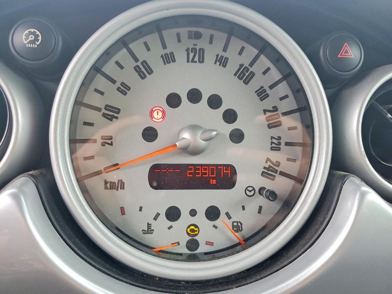 2006 Mini Cooper Gray vin: WMWRC33516TK65411