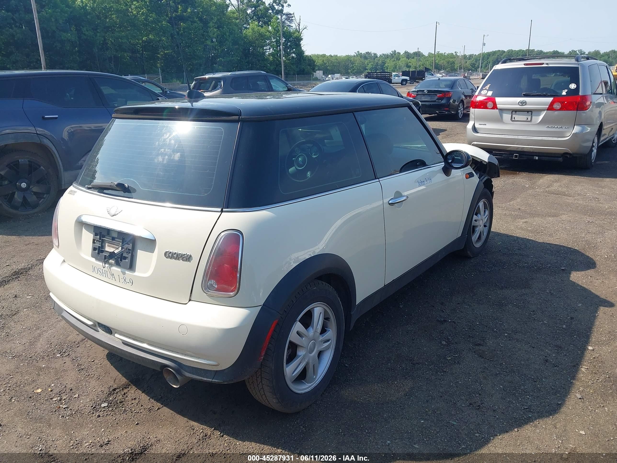 2006 Mini Cooper   White vin: WMWRC33516TK71435