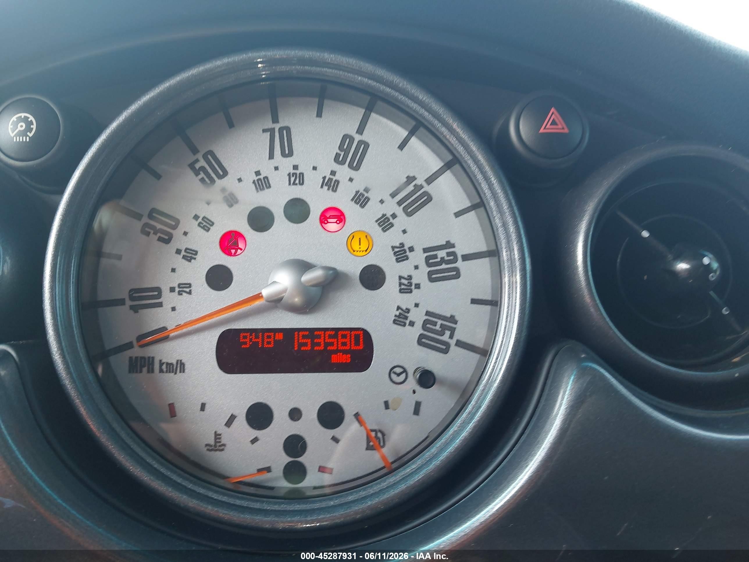 2006 Mini Cooper   White vin: WMWRC33516TK71435