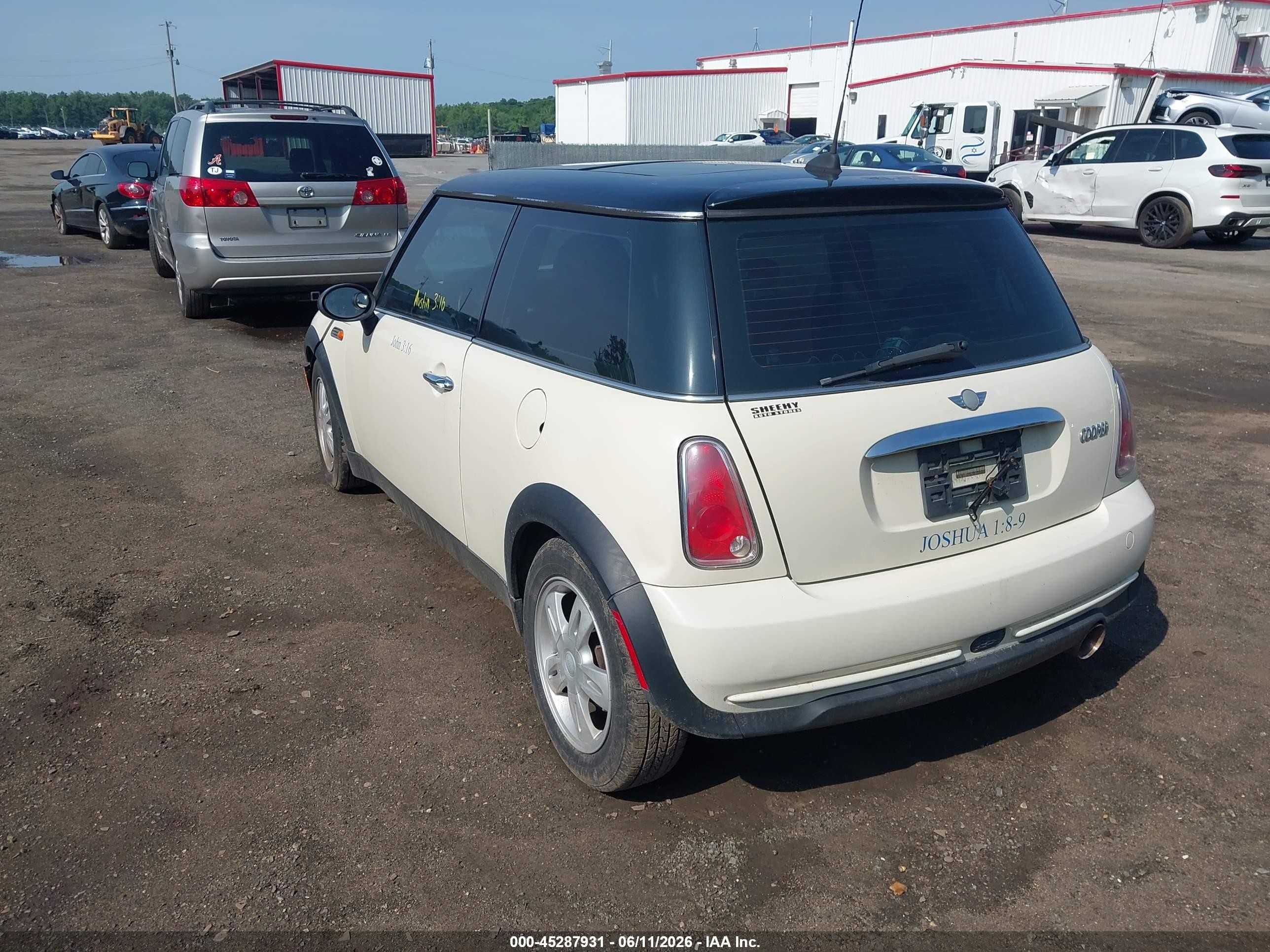 2006 Mini Cooper   White vin: WMWRC33516TK71435