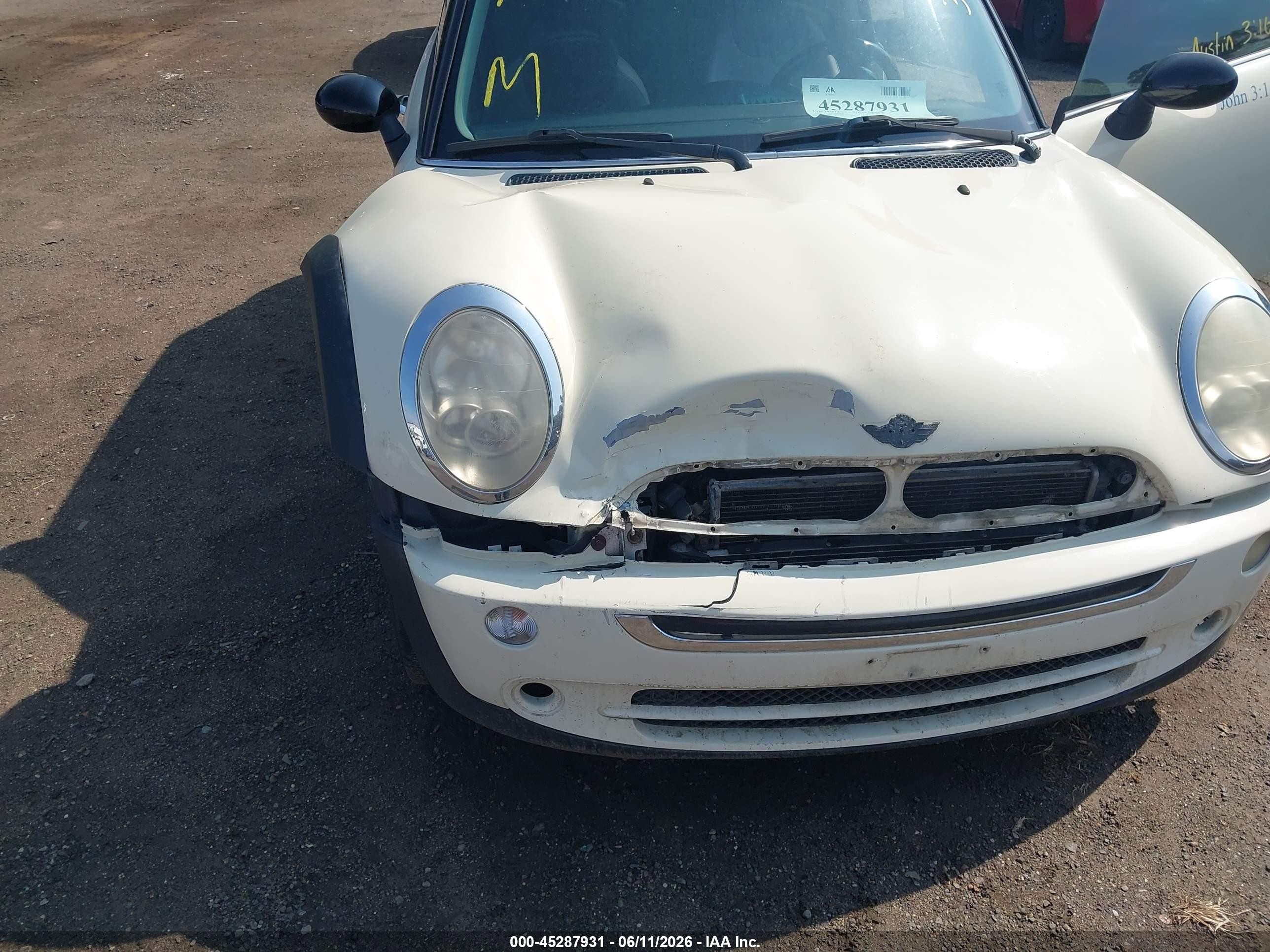 2006 Mini Cooper   White vin: WMWRC33516TK71435