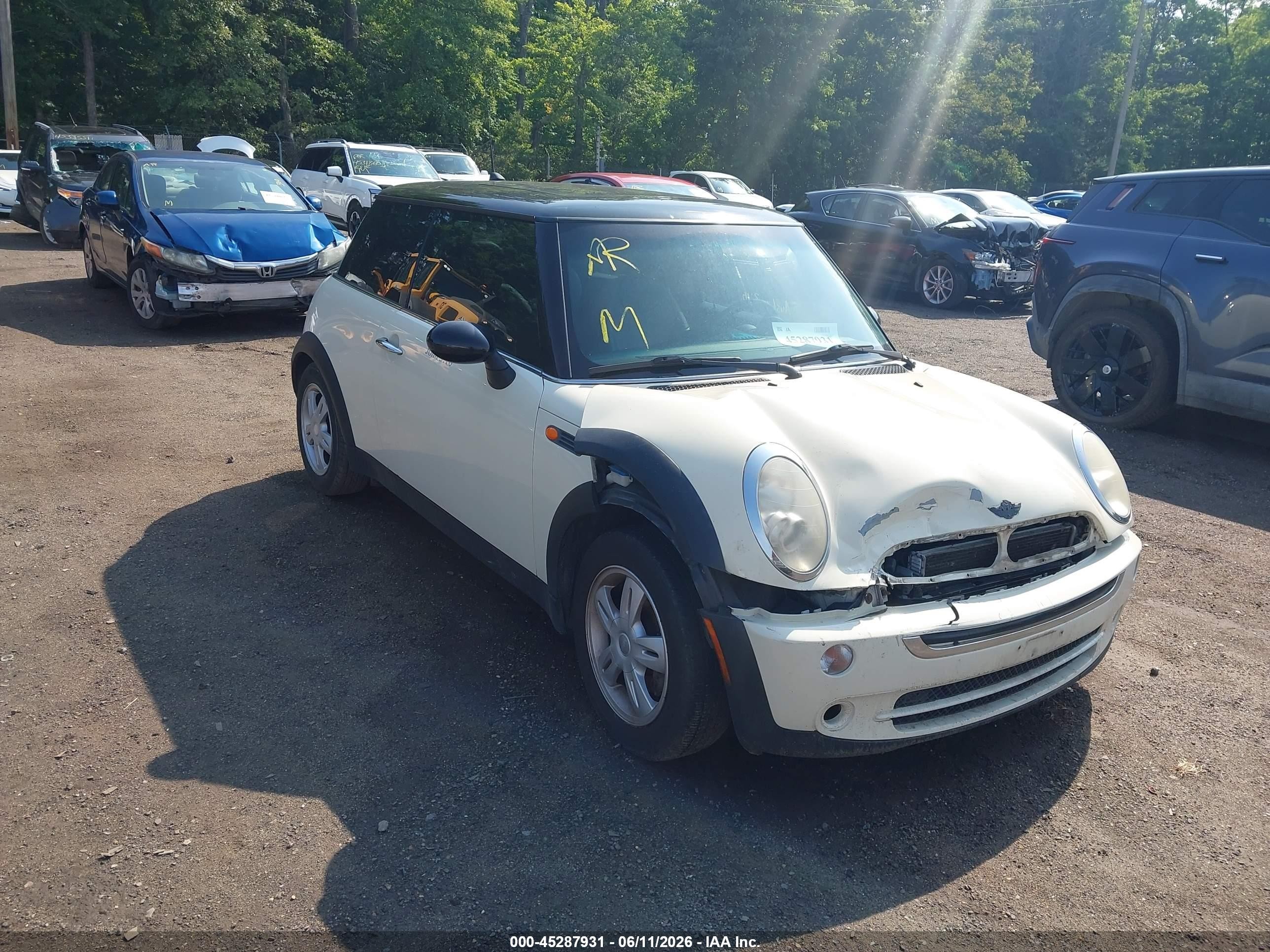 2006 Mini Cooper   White vin: WMWRC33516TK71435