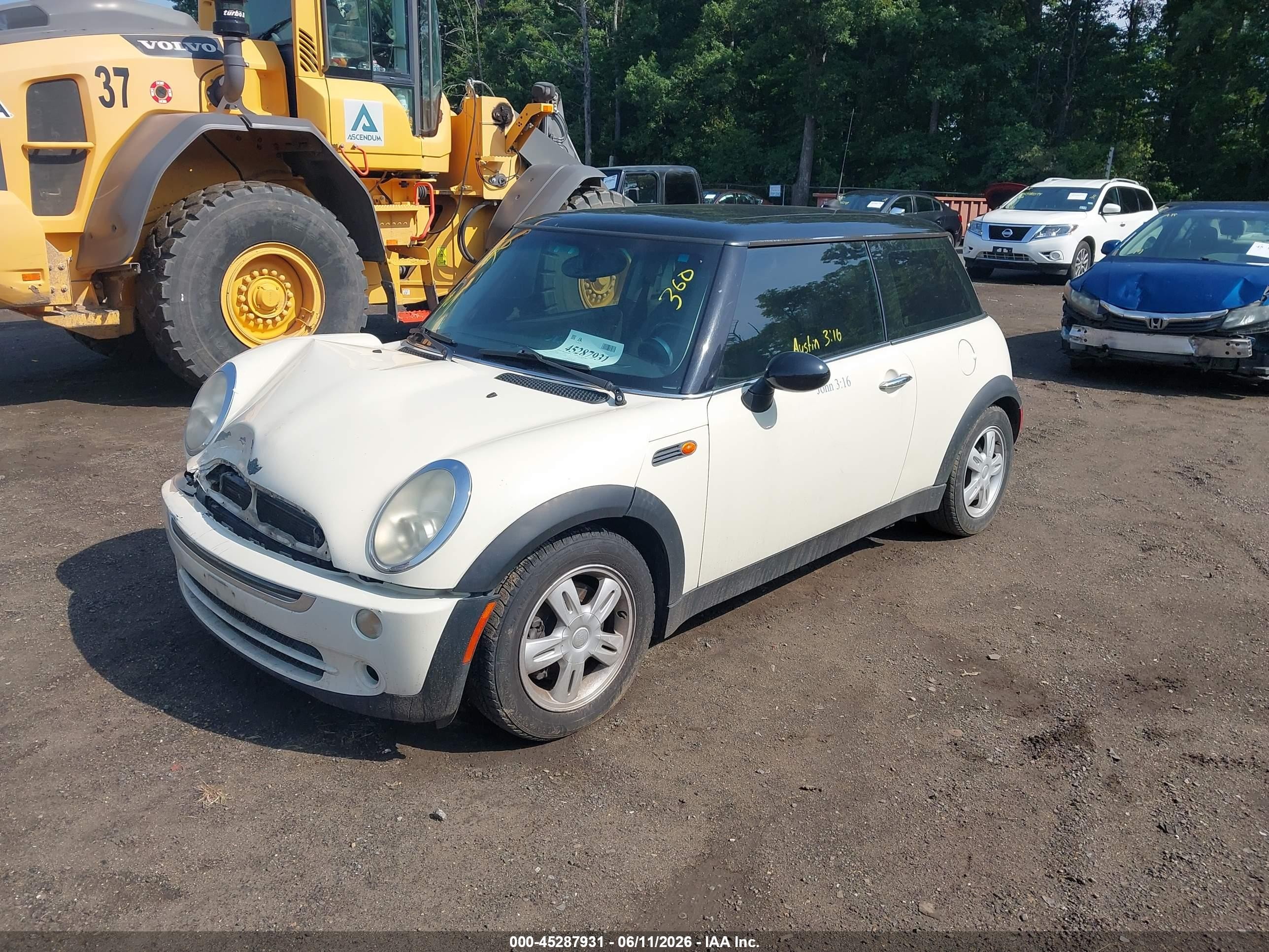 2006 Mini Cooper   White vin: WMWRC33516TK71435