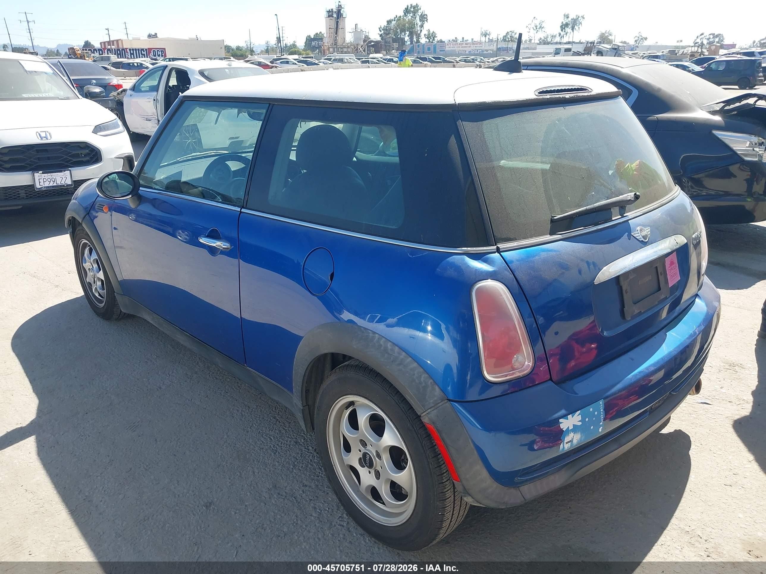 2005 Mini Cooper   Blue vin: WMWRC33525TJ73271
