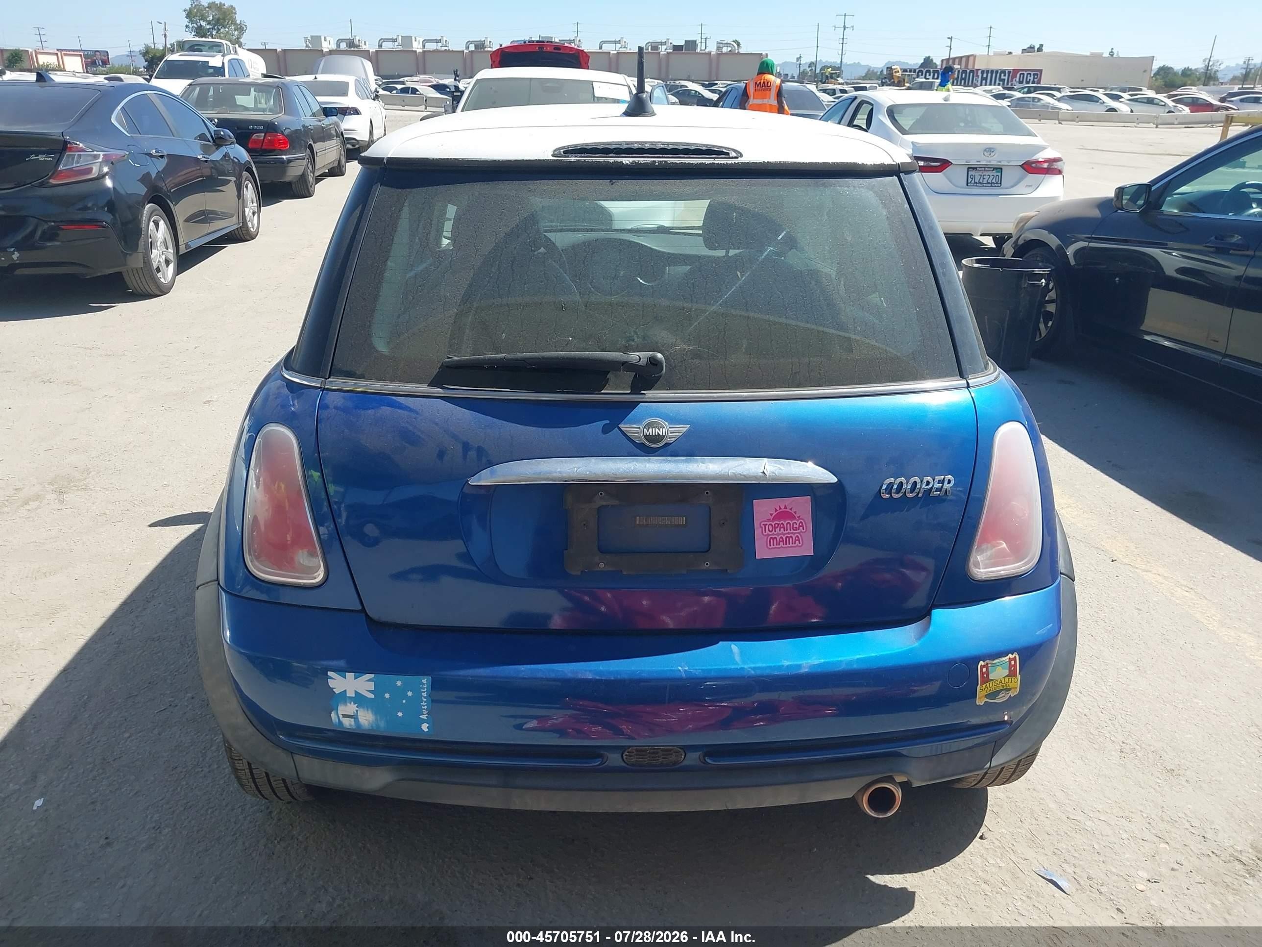 2005 Mini Cooper   Blue vin: WMWRC33525TJ73271