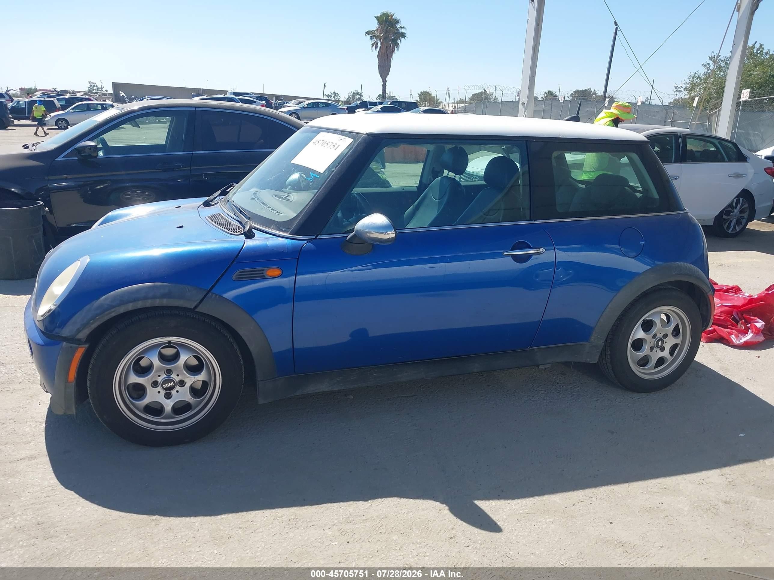 2005 Mini Cooper   Blue vin: WMWRC33525TJ73271