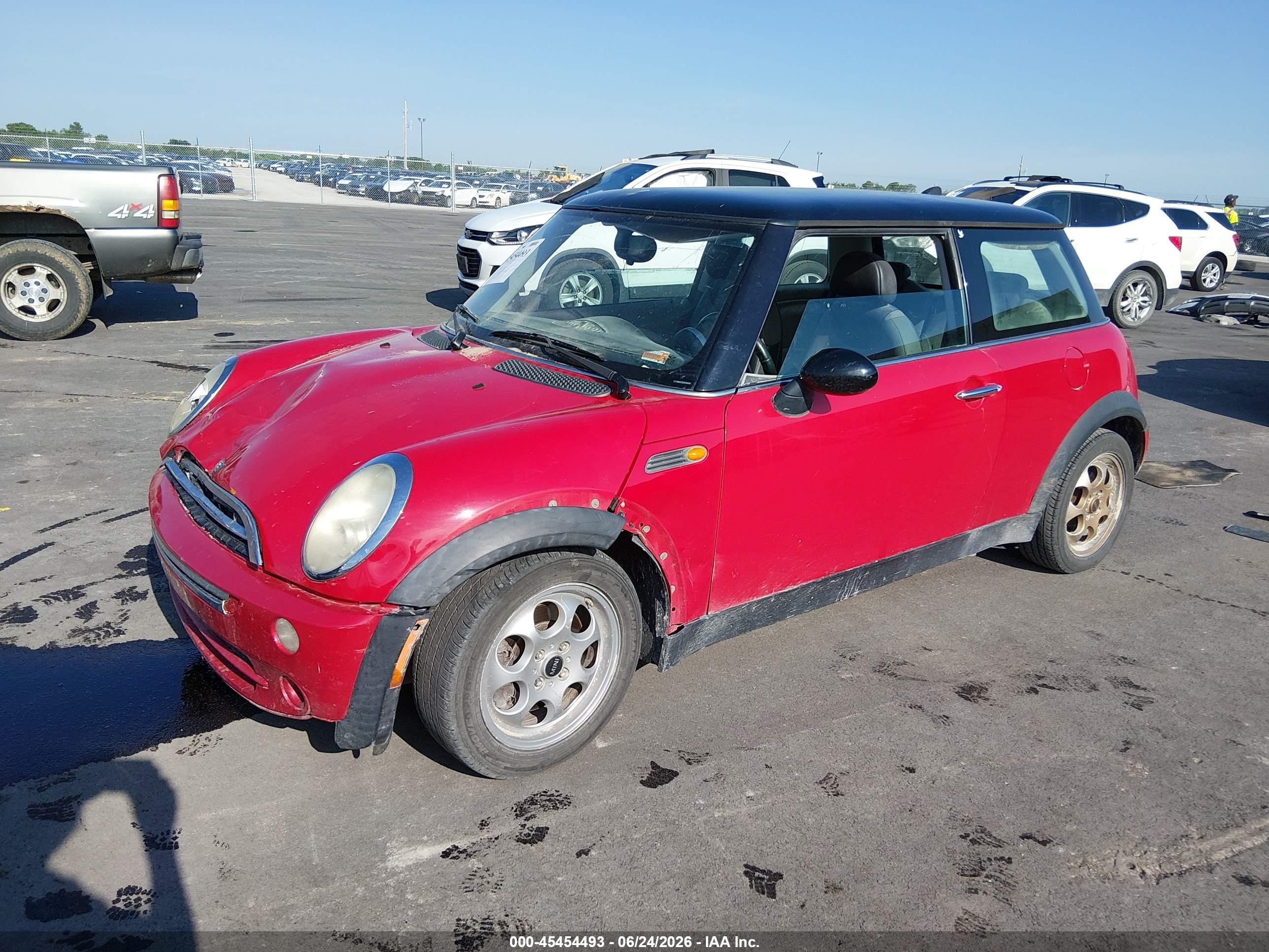 2005 Mini Cooper   Red vin: WMWRC33525TK60118