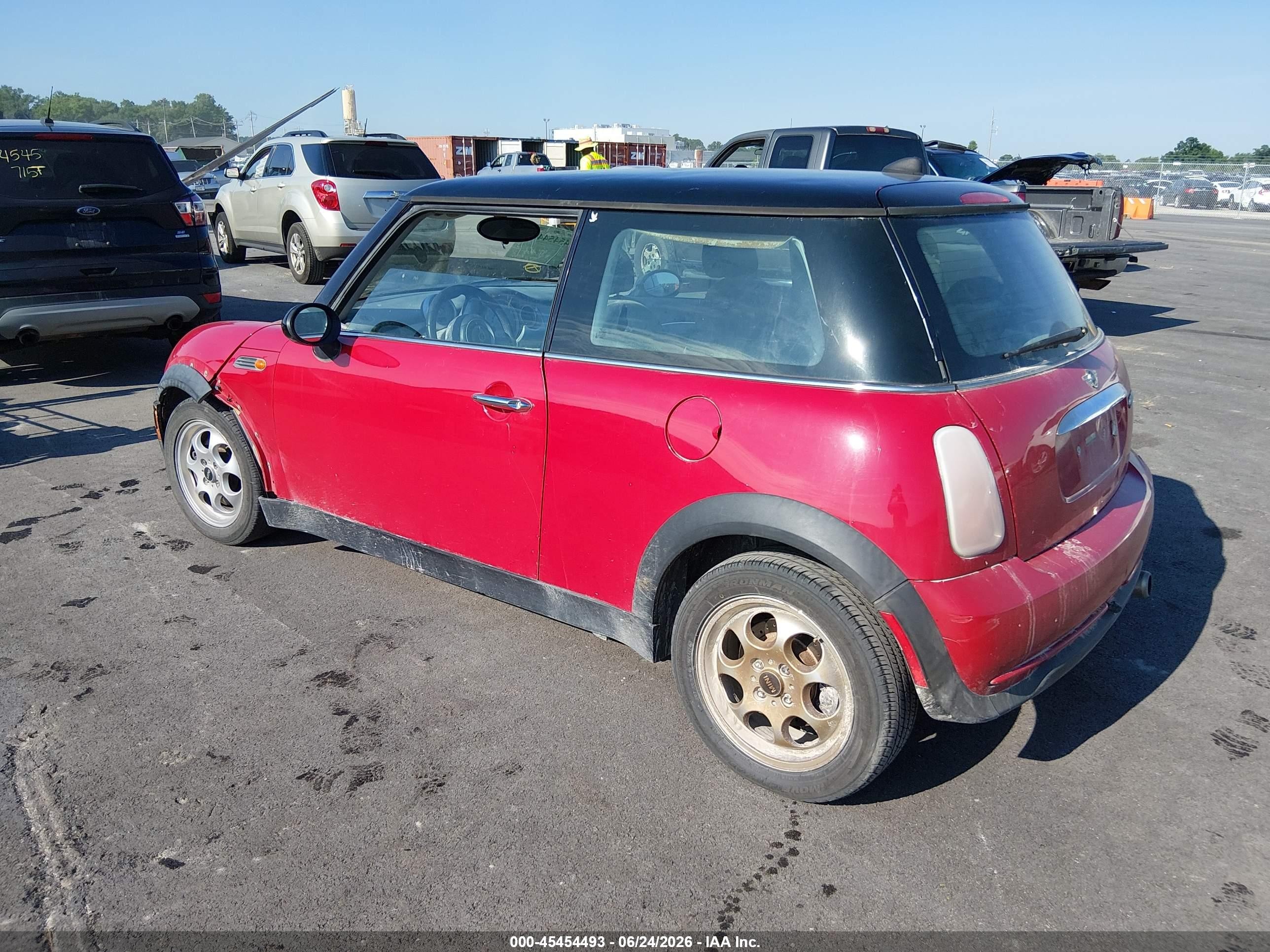 2005 Mini Cooper   Red vin: WMWRC33525TK60118