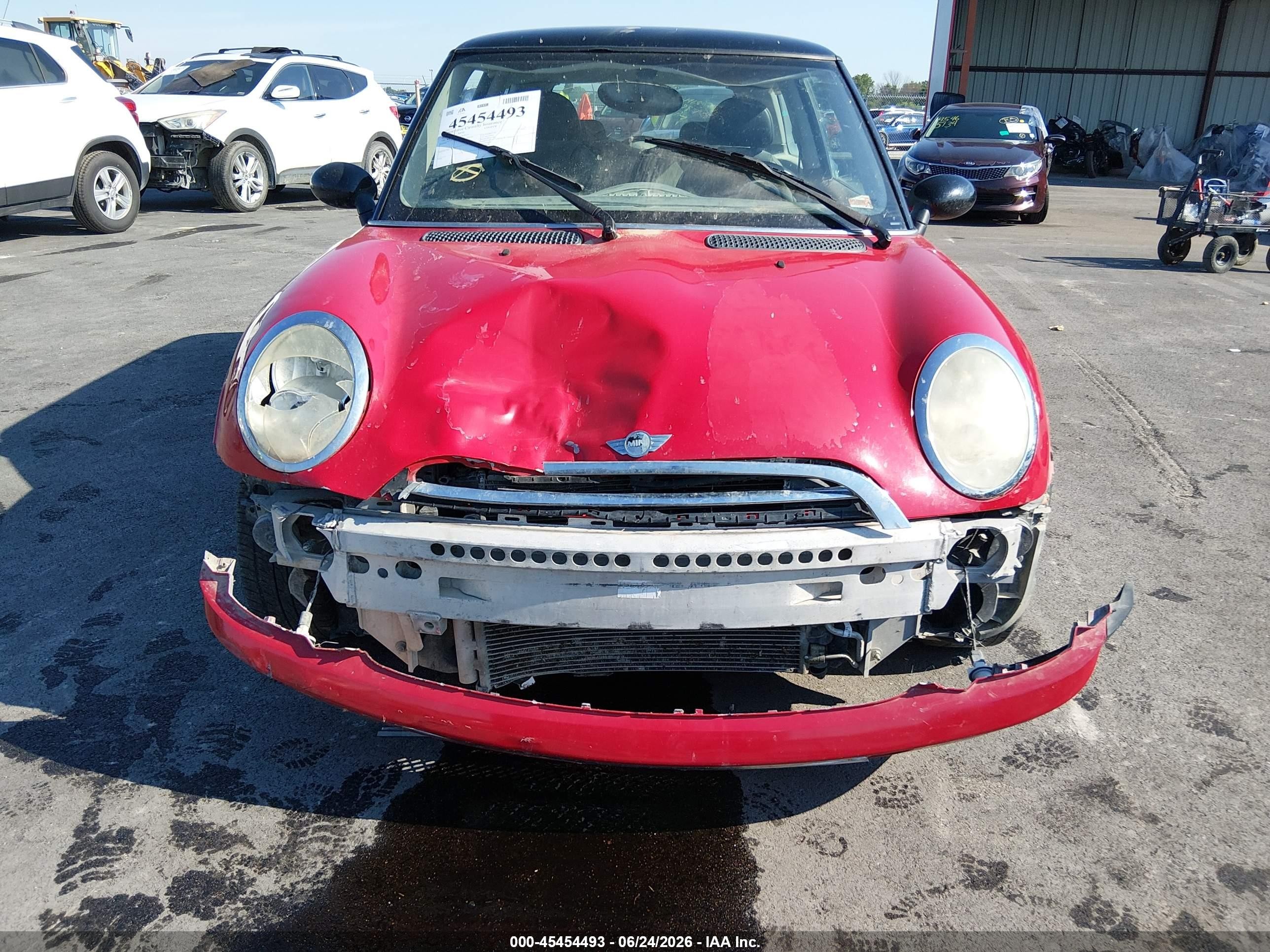 2005 Mini Cooper   Red vin: WMWRC33525TK60118