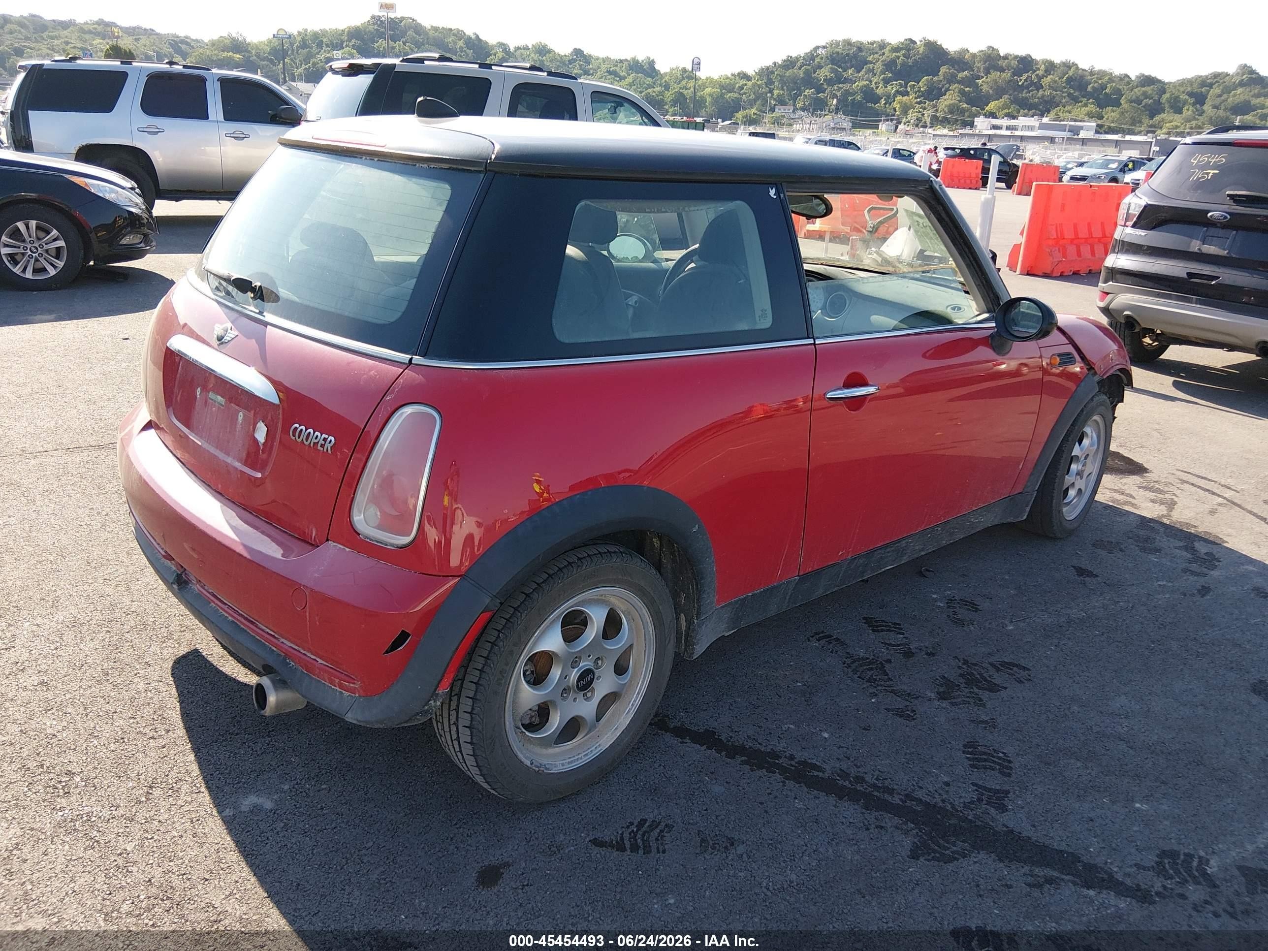2005 Mini Cooper   Red vin: WMWRC33525TK60118