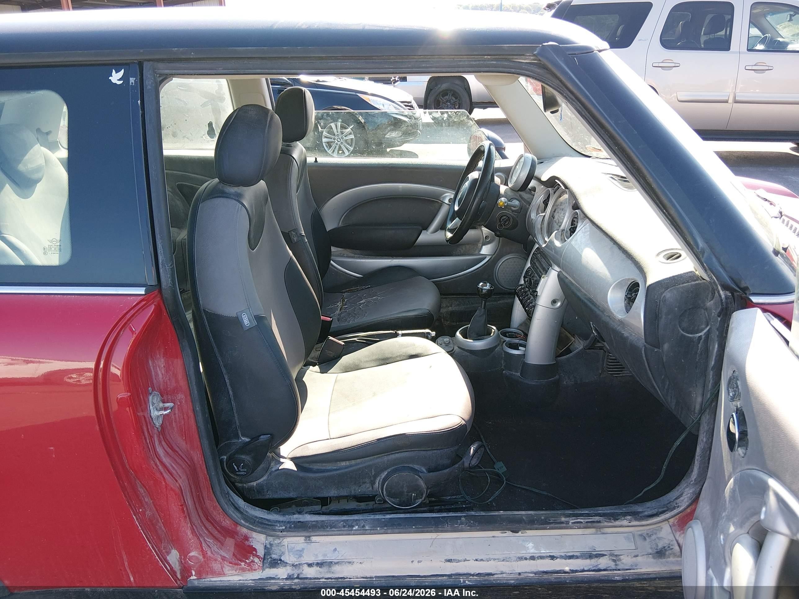2005 Mini Cooper   Red vin: WMWRC33525TK60118