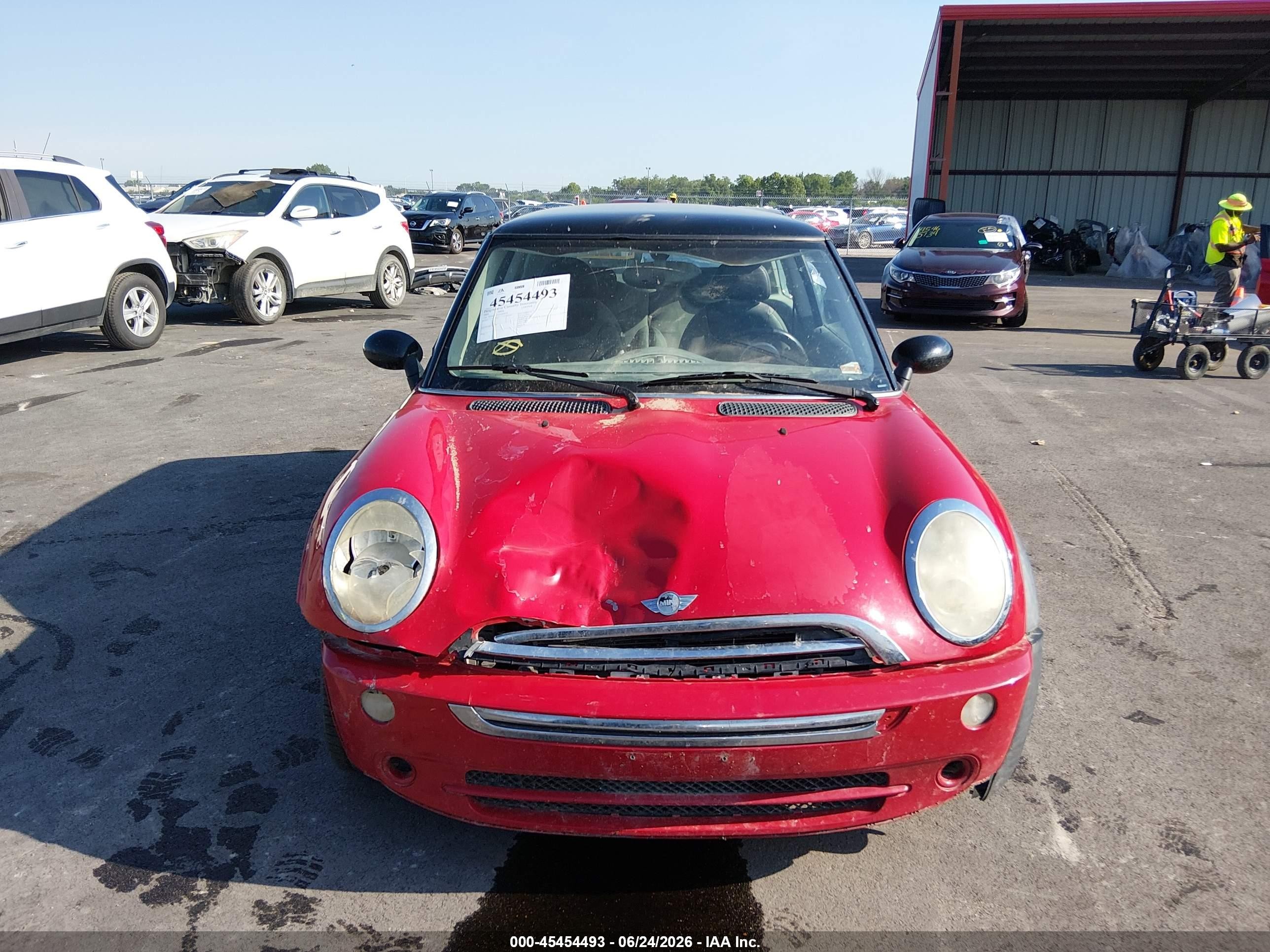 2005 Mini Cooper   Red vin: WMWRC33525TK60118