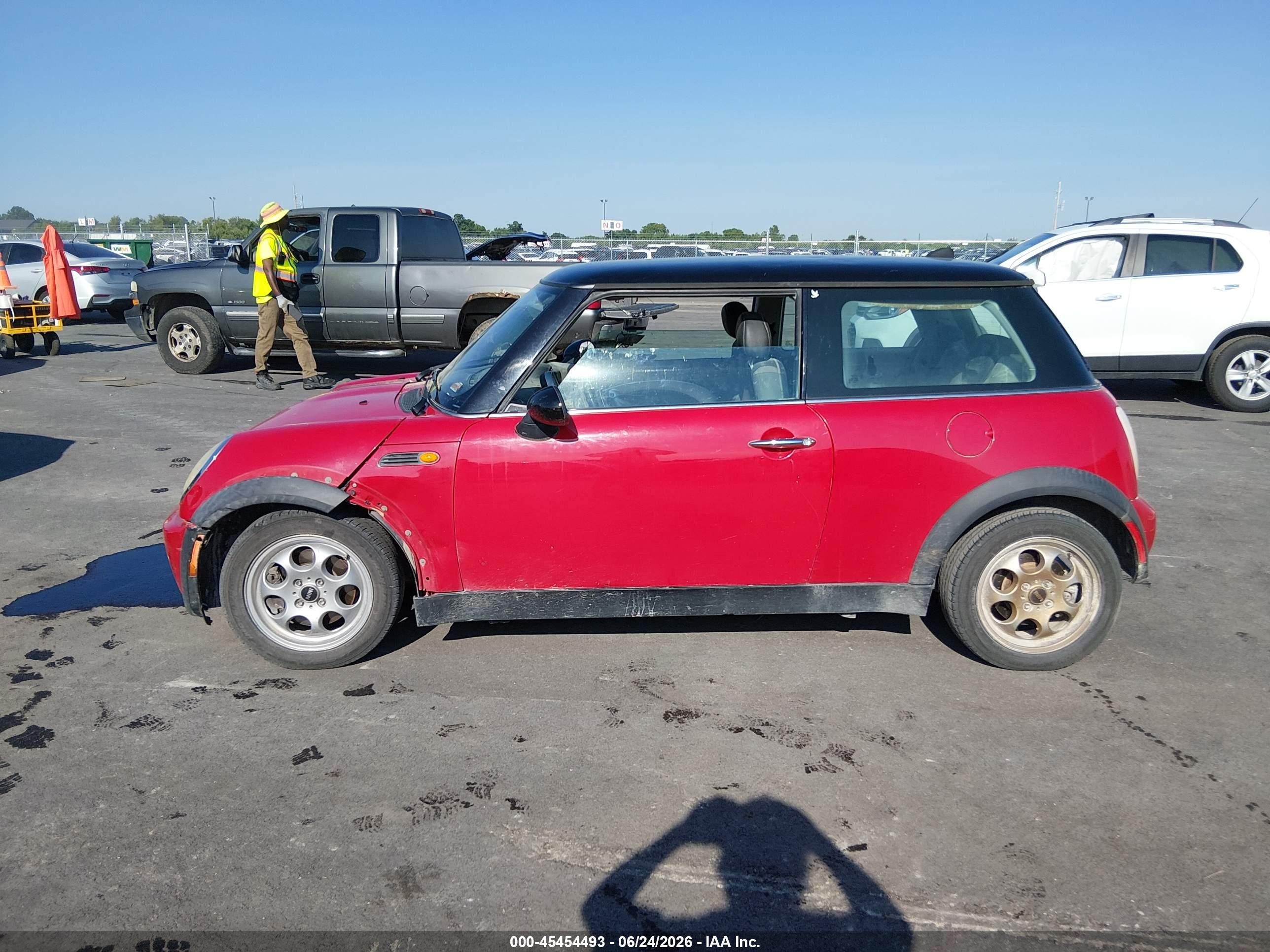 2005 Mini Cooper   Red vin: WMWRC33525TK60118