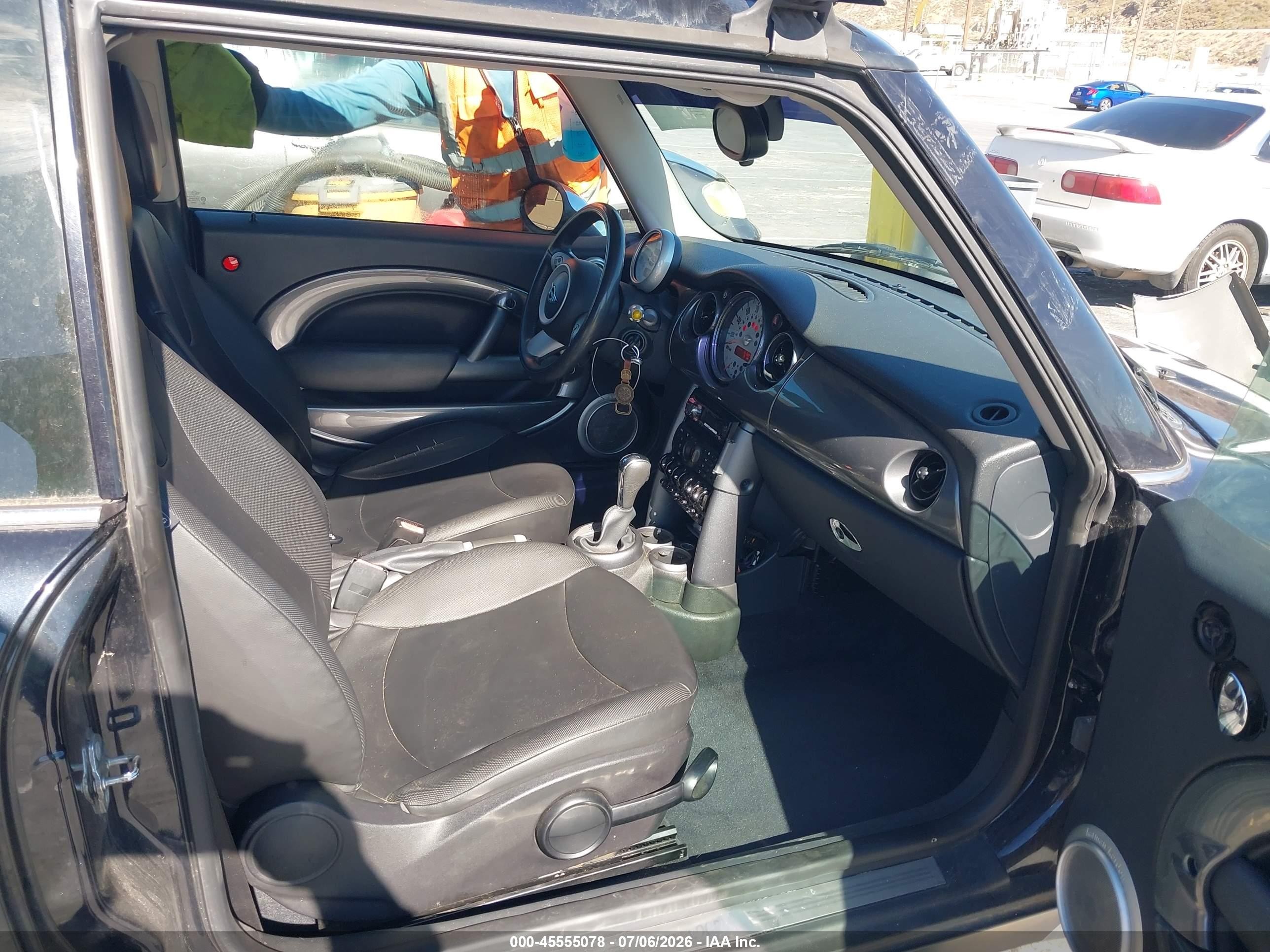 2006 Mini Cooper   Black vin: WMWRC33526TJ78696