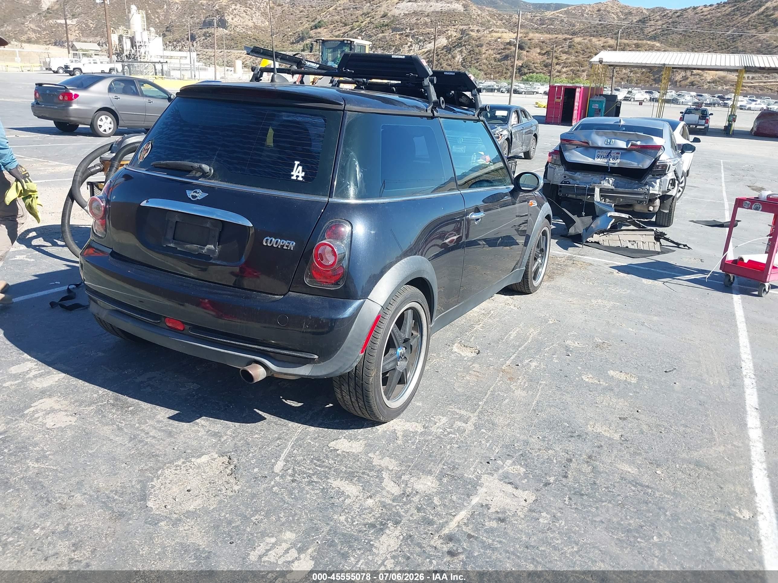 2006 Mini Cooper   Black vin: WMWRC33526TJ78696