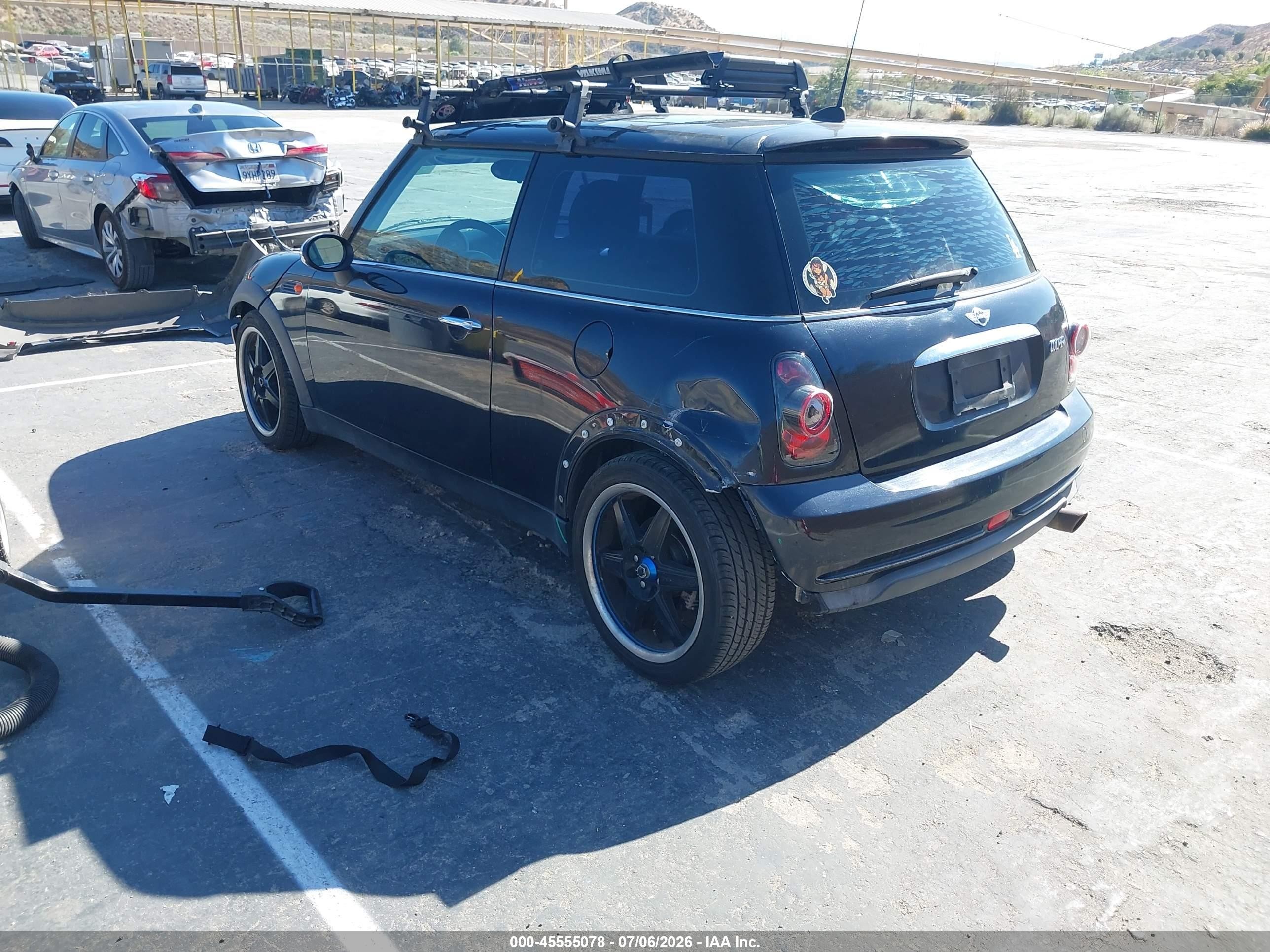 2006 Mini Cooper   Black vin: WMWRC33526TJ78696