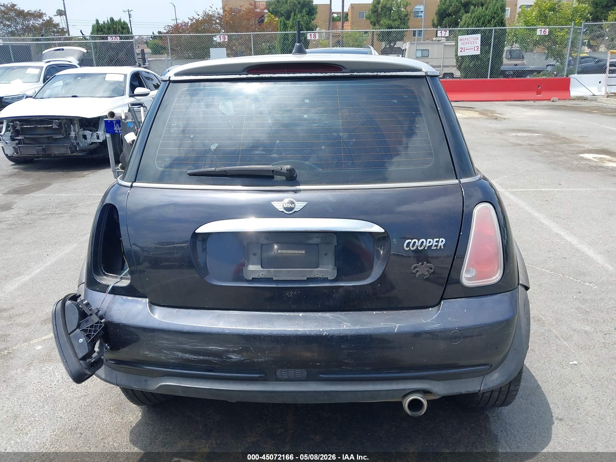 2006 Mini Cooper   Black vin: WMWRC33526TK17898