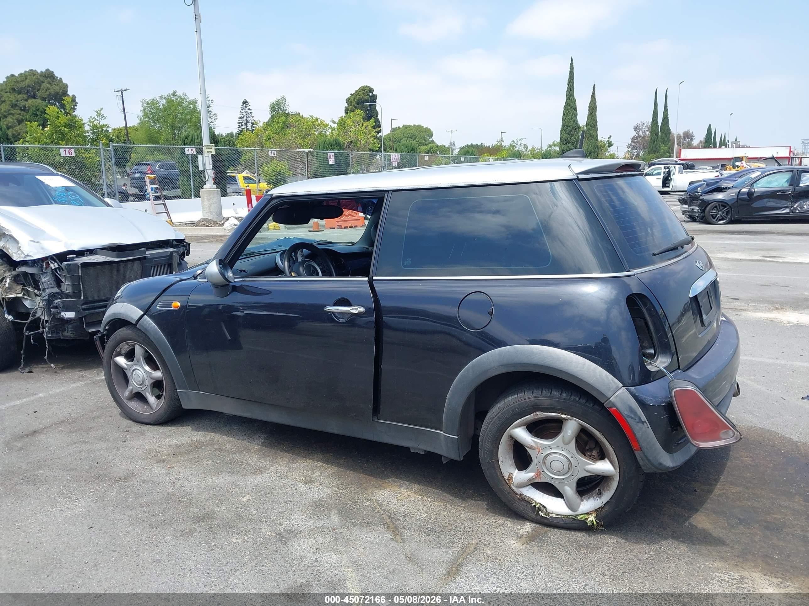 2006 Mini Cooper   Black vin: WMWRC33526TK17898