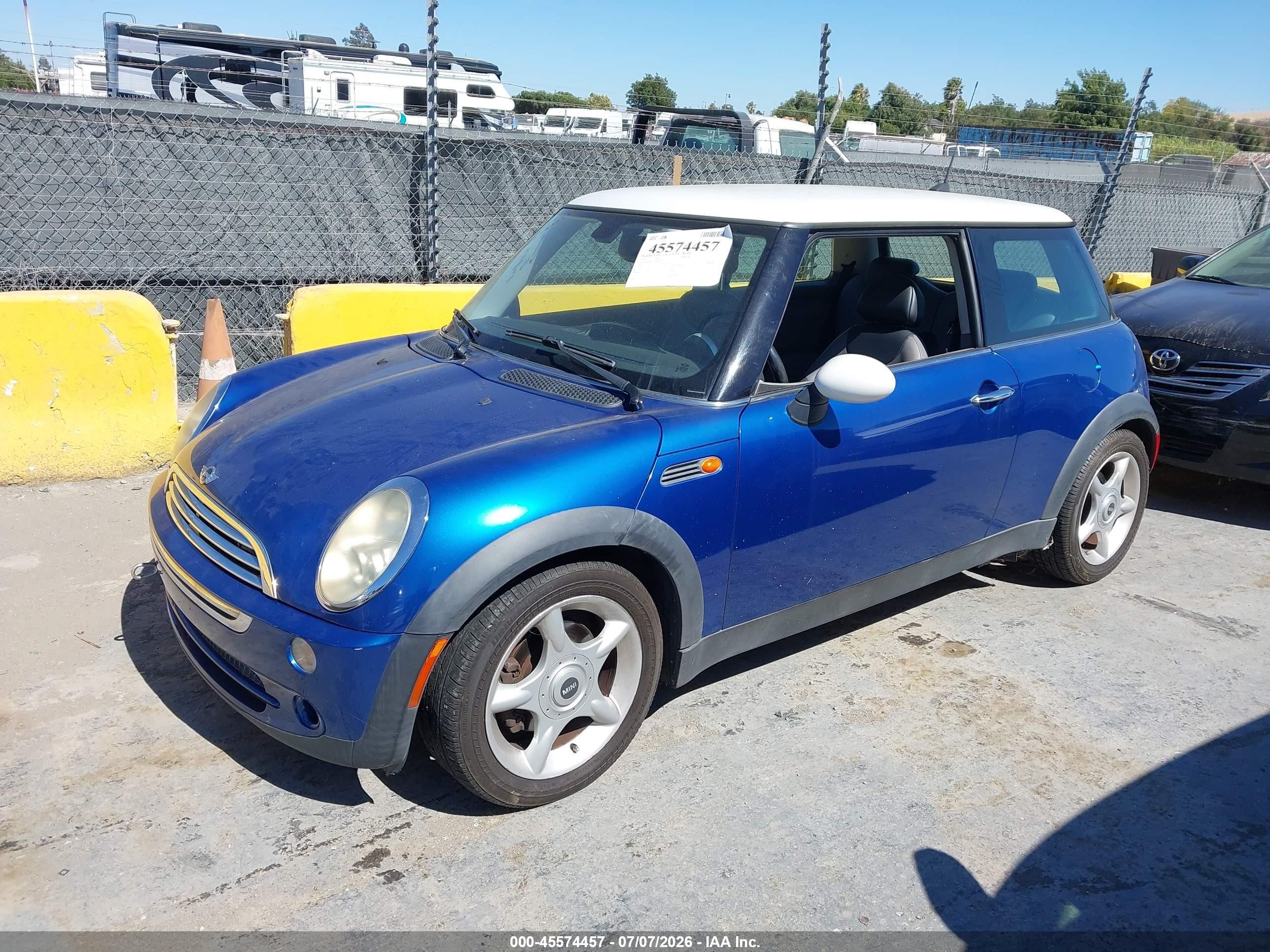 2006 Mini Cooper   Blue vin: WMWRC33526TK17951