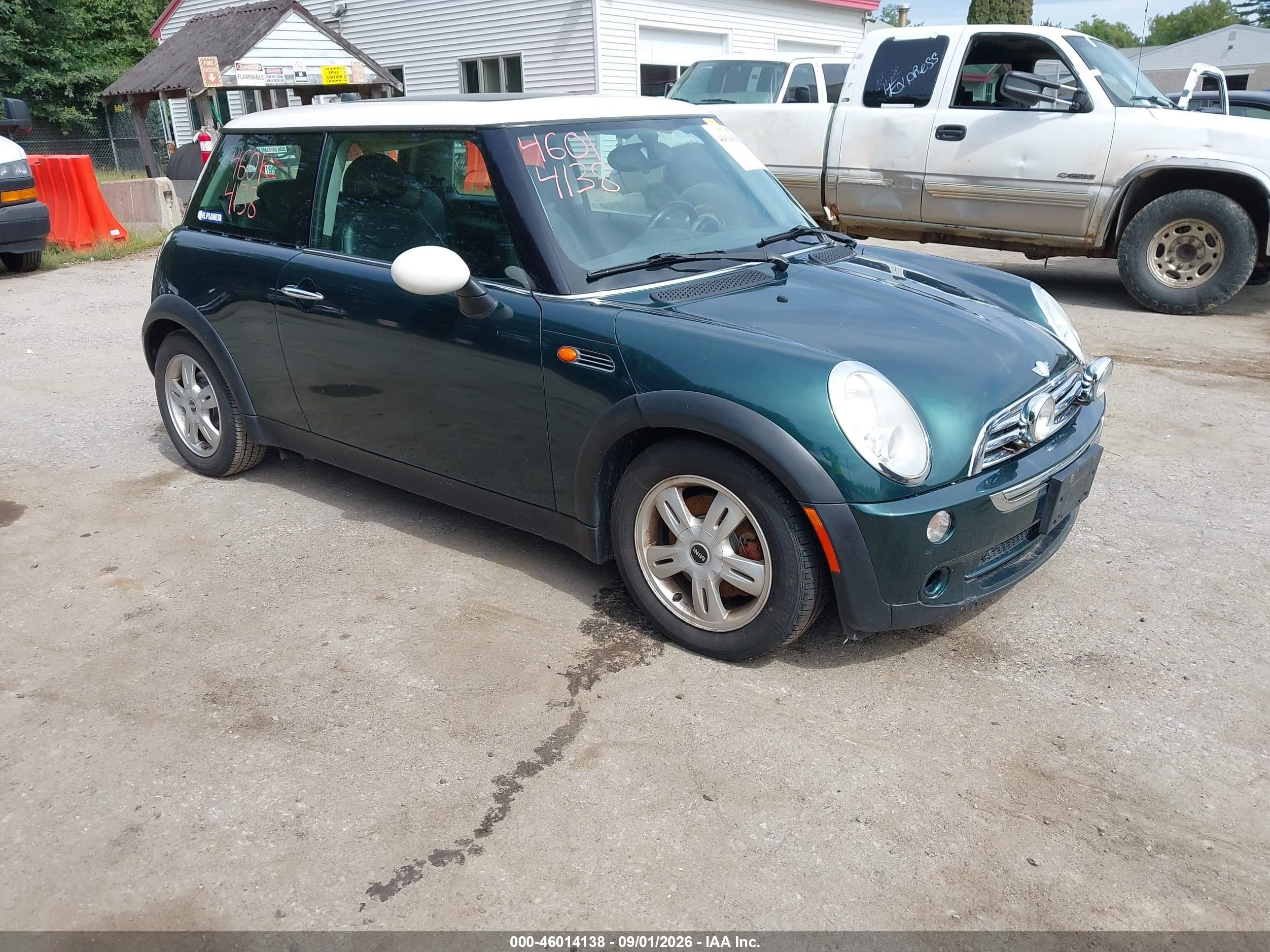 2006 Mini Cooper   Green vin: WMWRC33536TK65684