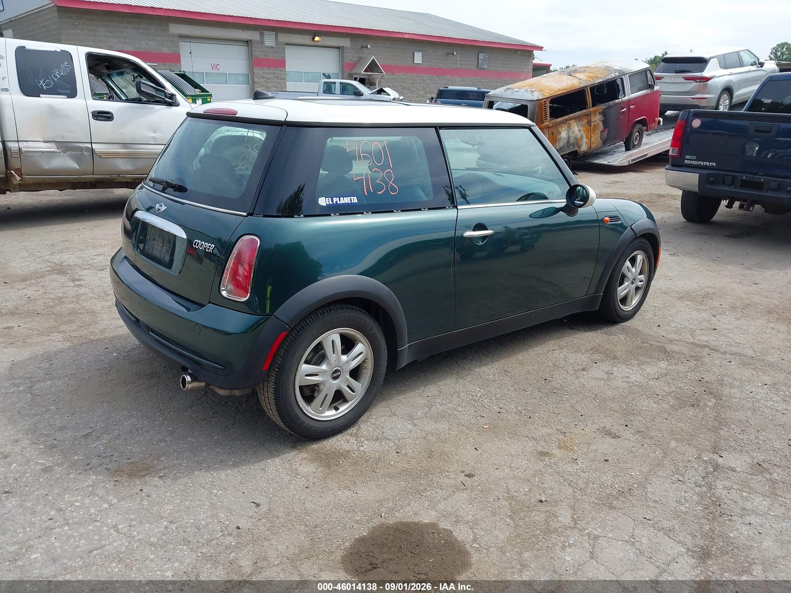 2006 Mini Cooper   Green vin: WMWRC33536TK65684