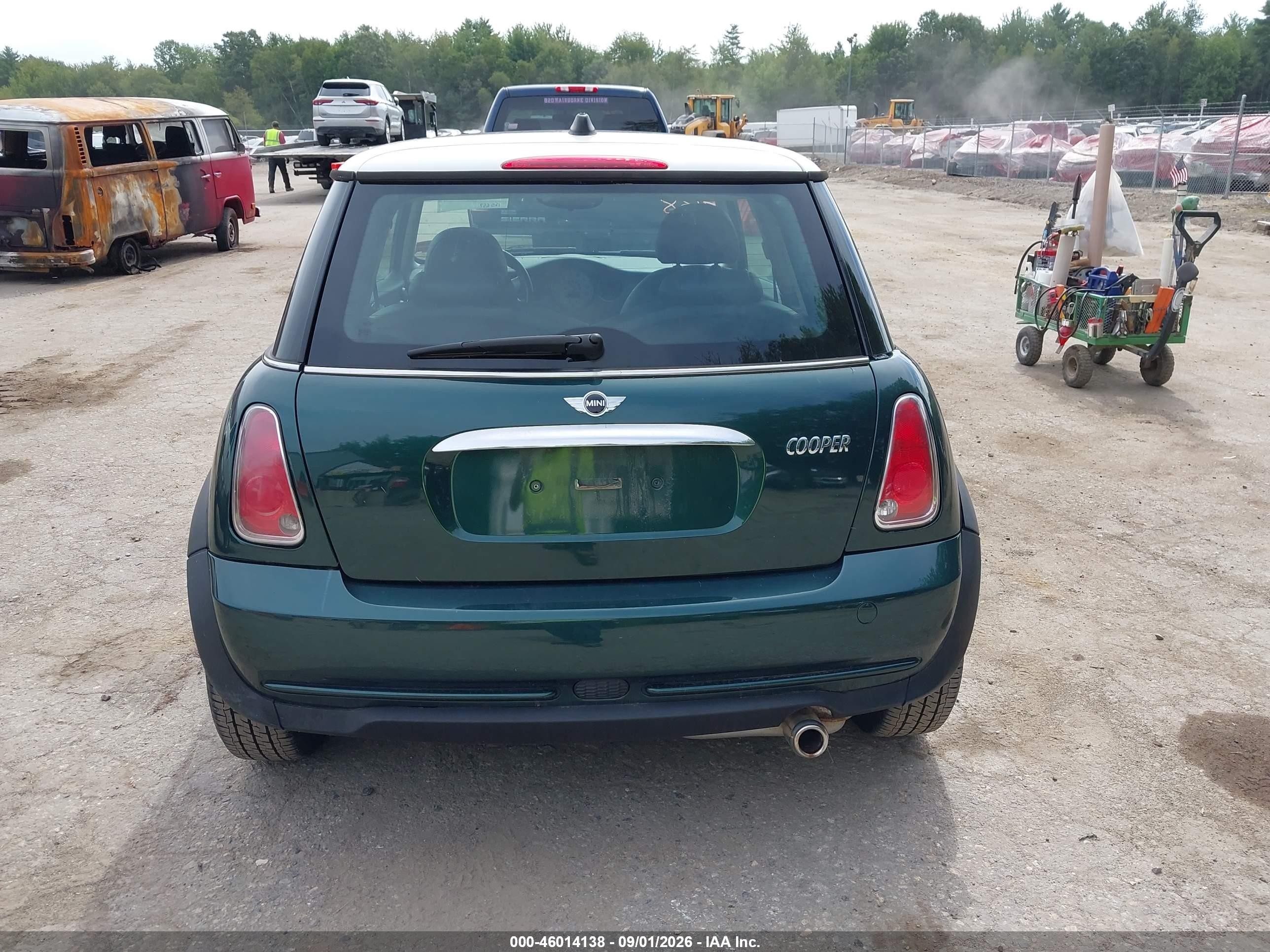 2006 Mini Cooper   Green vin: WMWRC33536TK65684