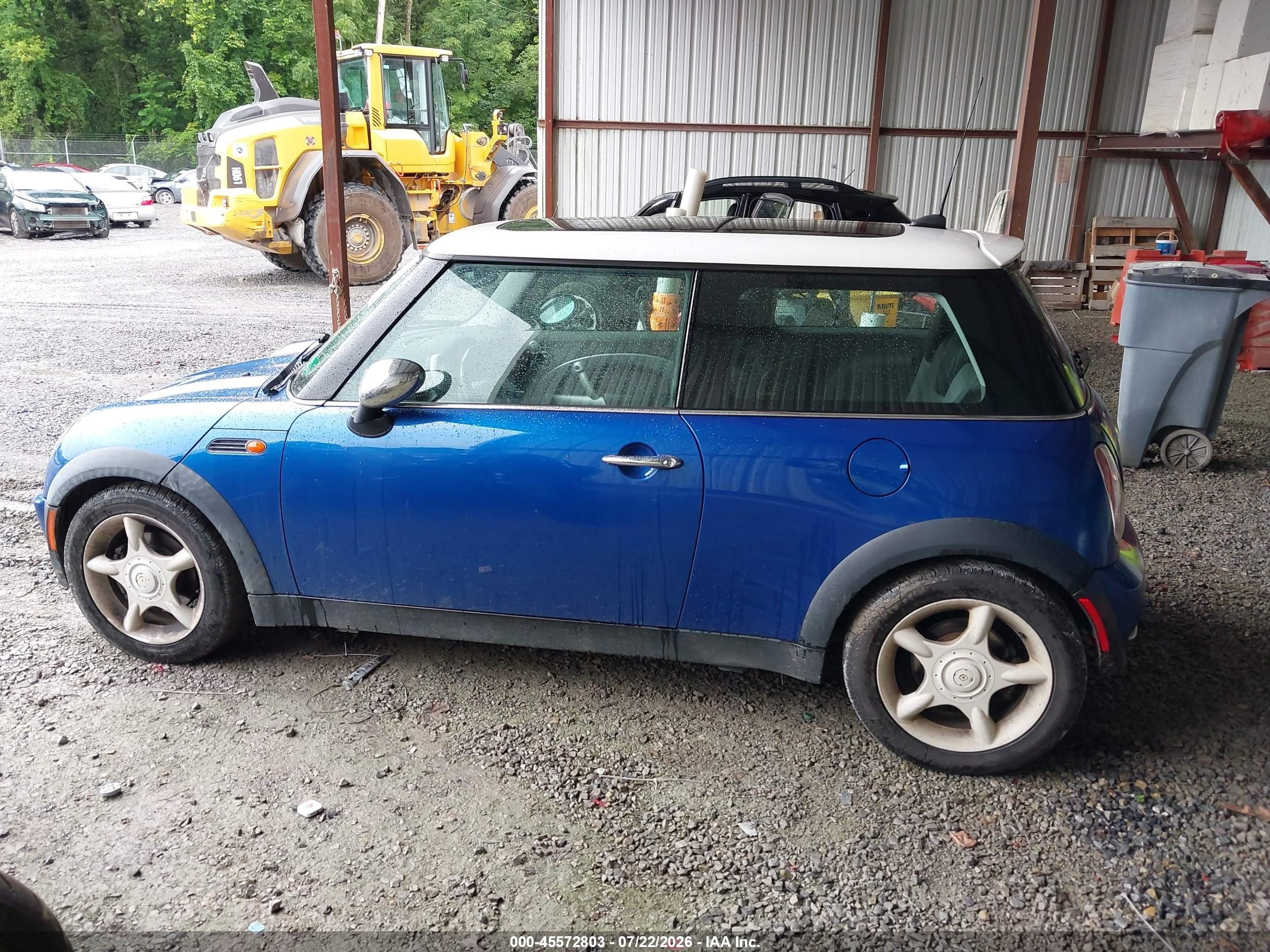 2005 Mini Cooper   Blue vin: WMWRC33545TK61061