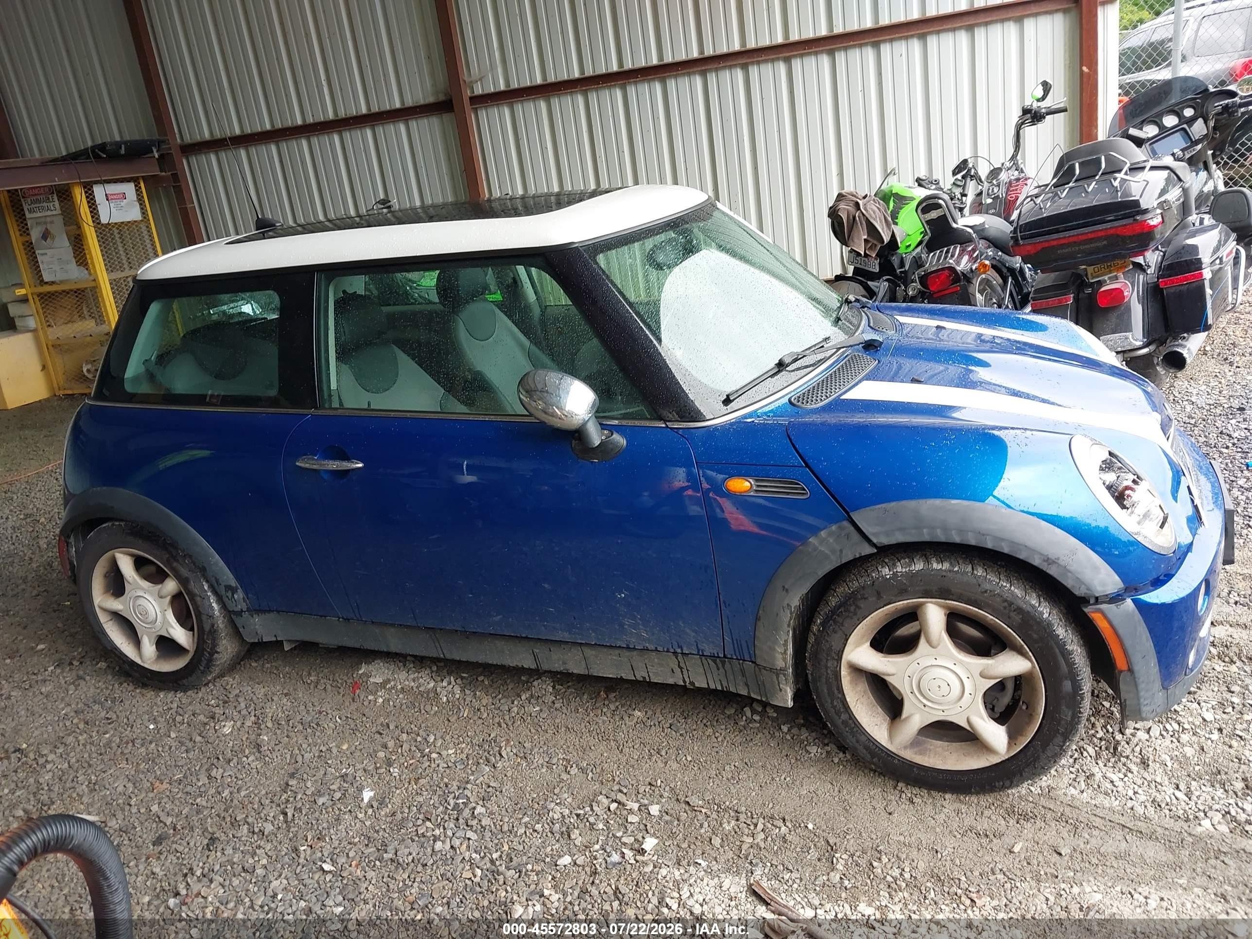 2005 Mini Cooper   Blue vin: WMWRC33545TK61061