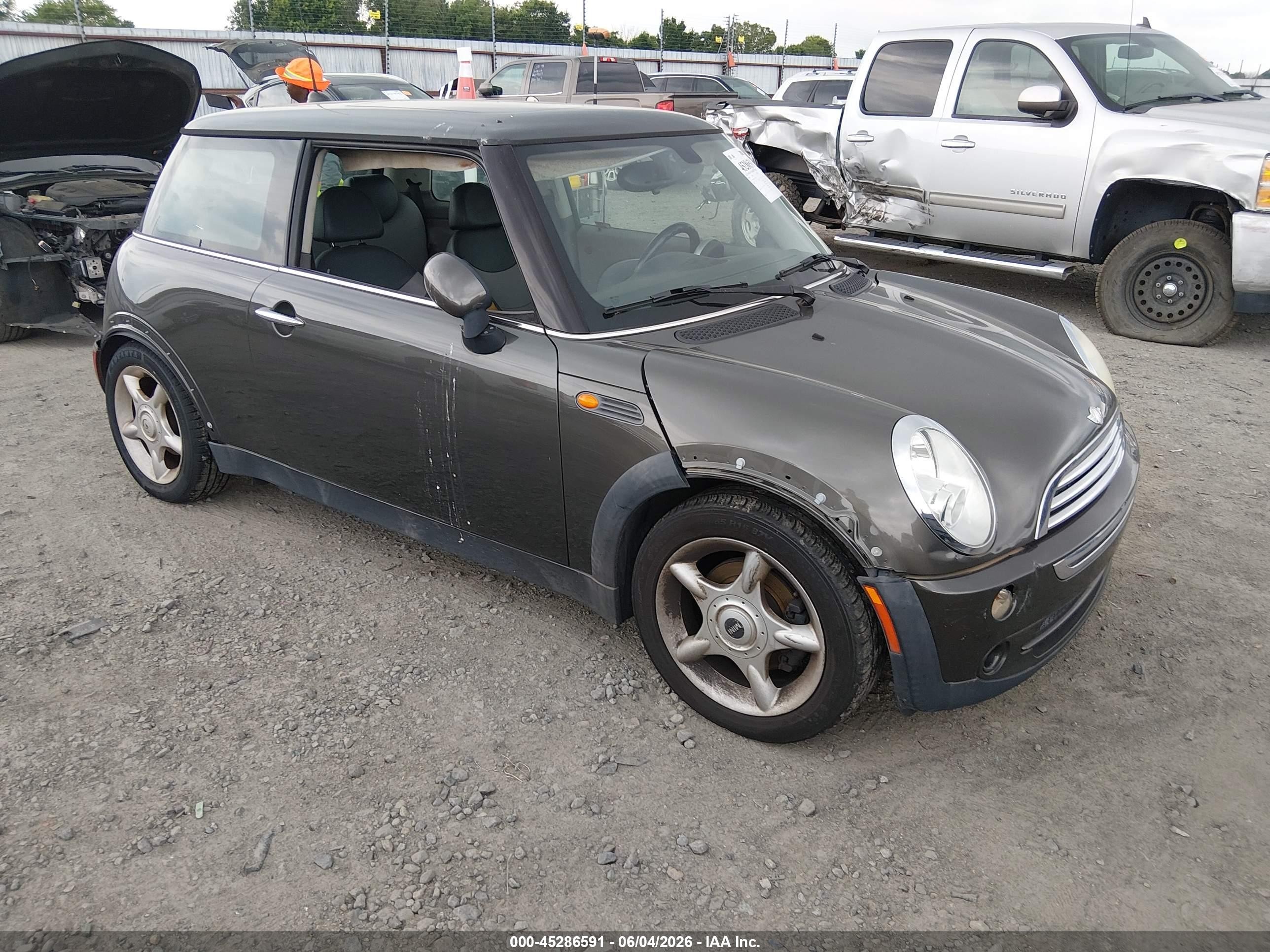 2006 Mini Cooper   Gray vin: WMWRC33546TJ73760