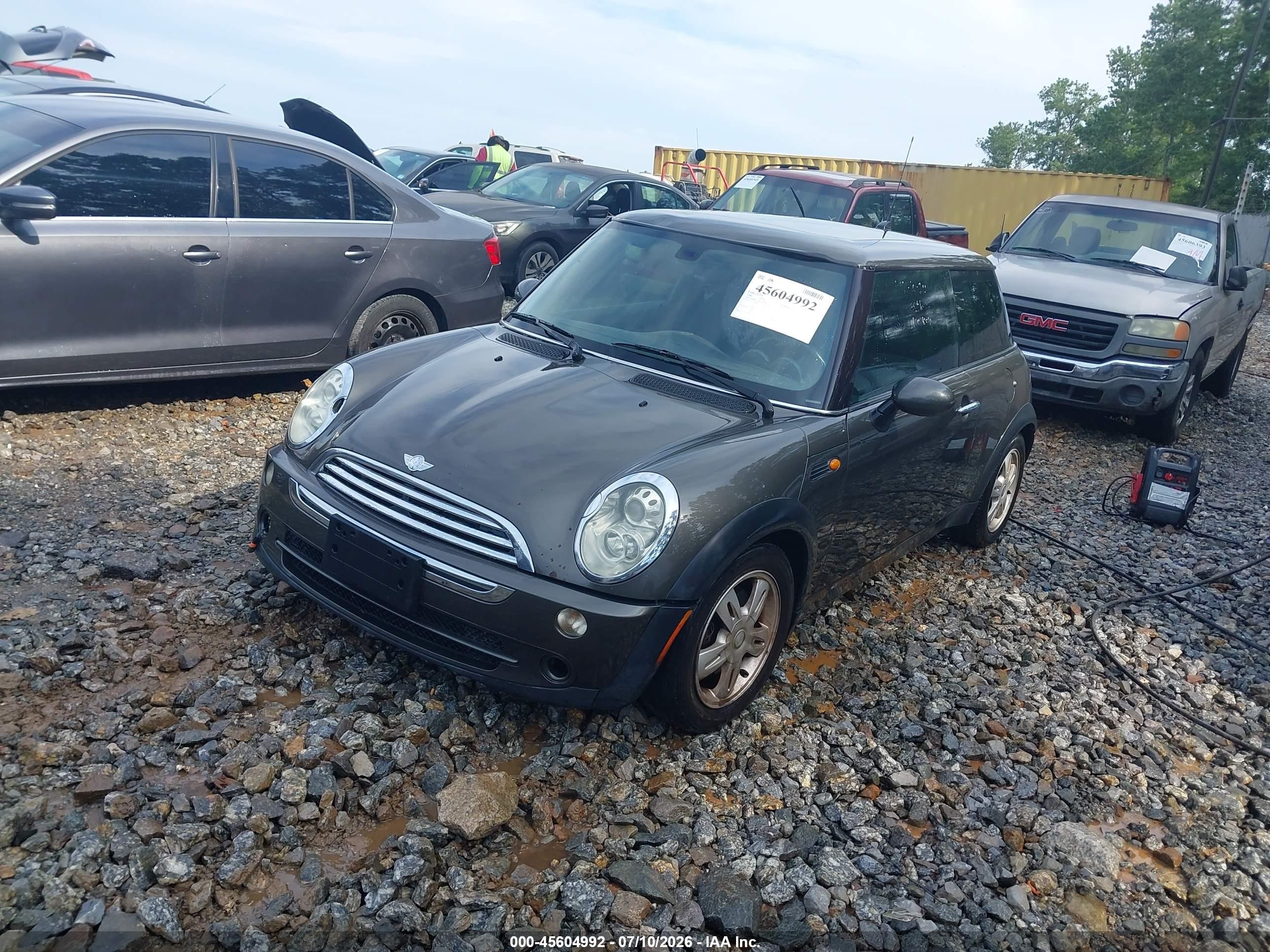 2006 Mini Cooper   Gray vin: WMWRC33546TJ78182