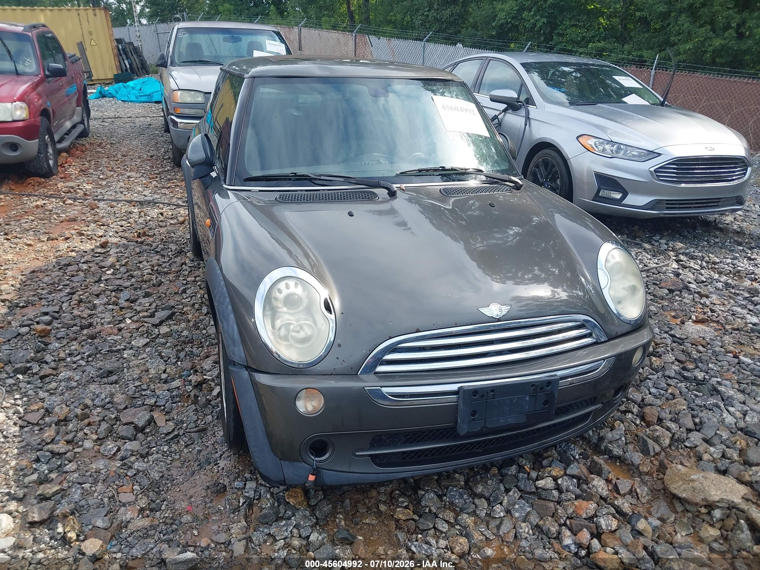 2006 Mini Cooper   Gray vin: WMWRC33546TJ78182