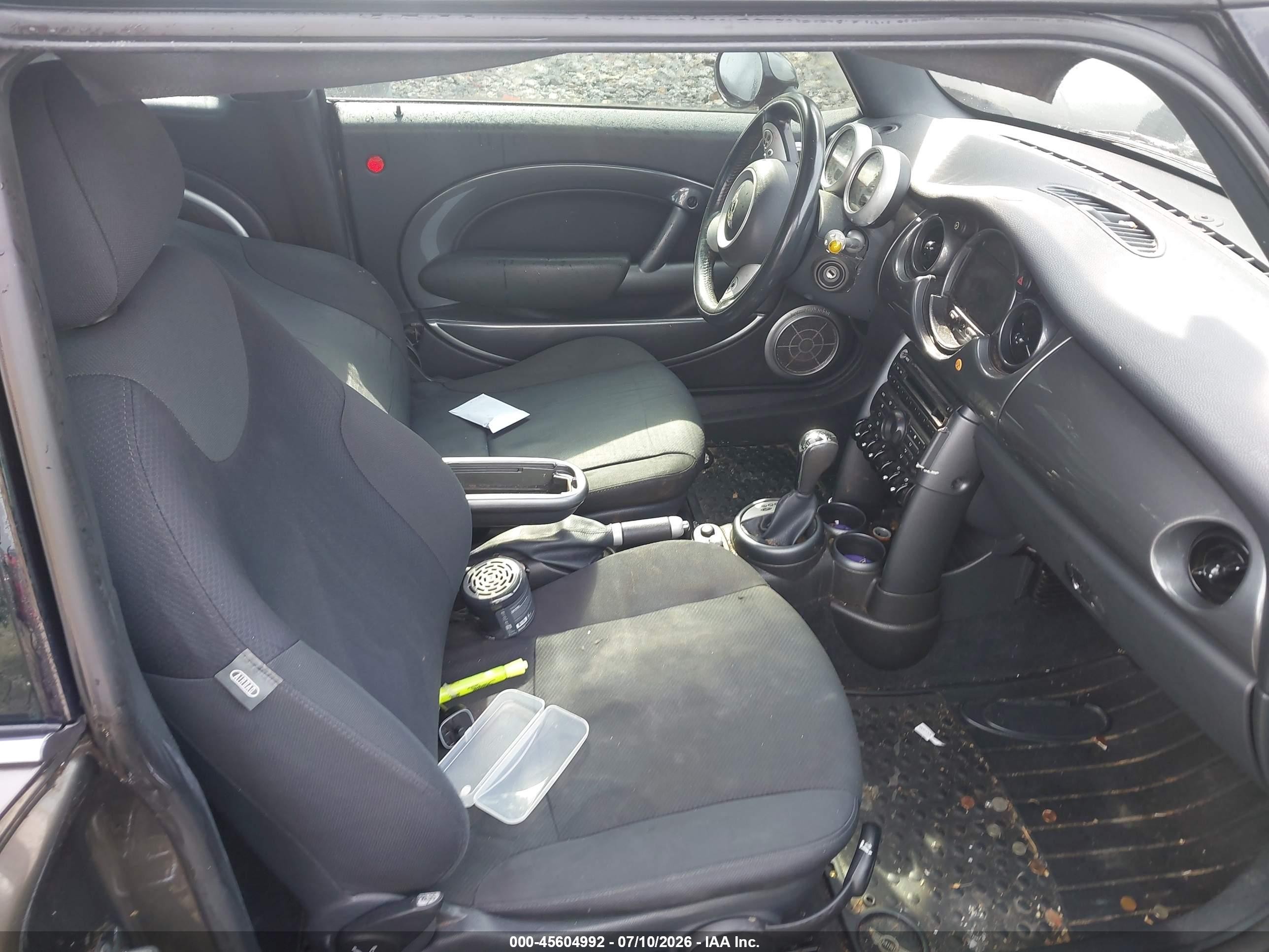 2006 Mini Cooper   Gray vin: WMWRC33546TJ78182