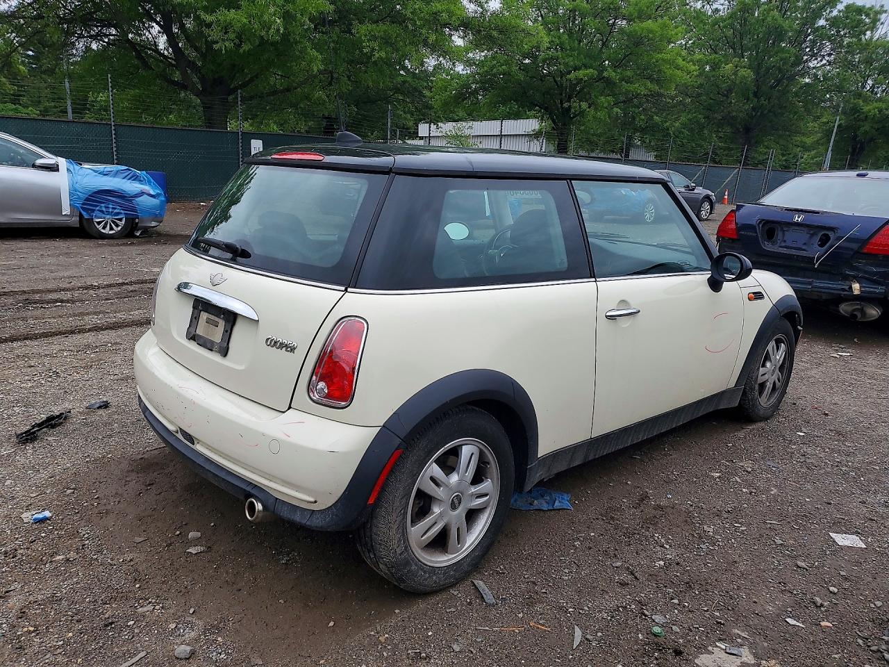 2006 Mini Cooper Белый vin: WMWRC33546TJ78330