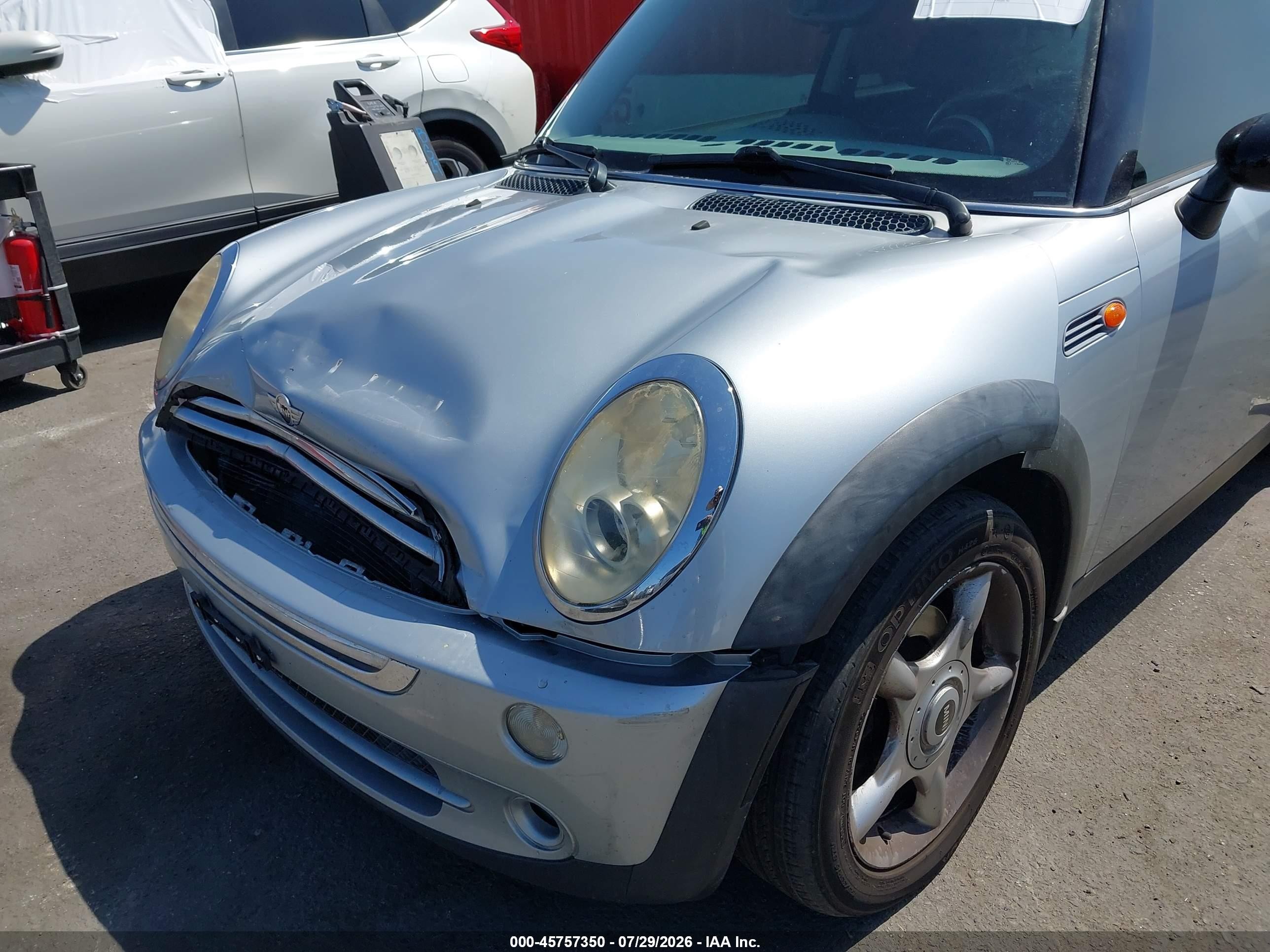 2006 Mini Cooper   Silver vin: WMWRC33546TK71588