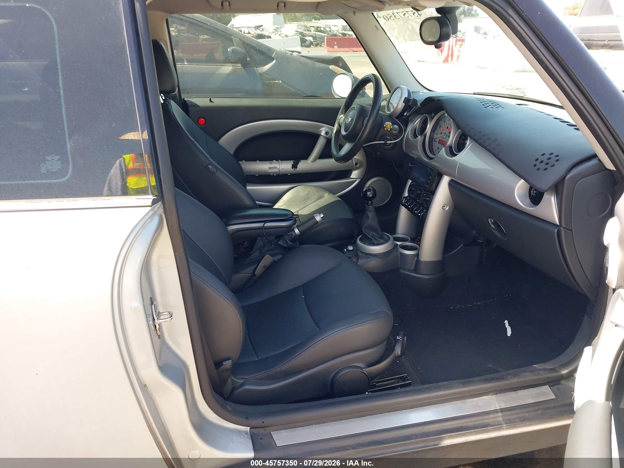 2006 Mini Cooper   Silver vin: WMWRC33546TK71588