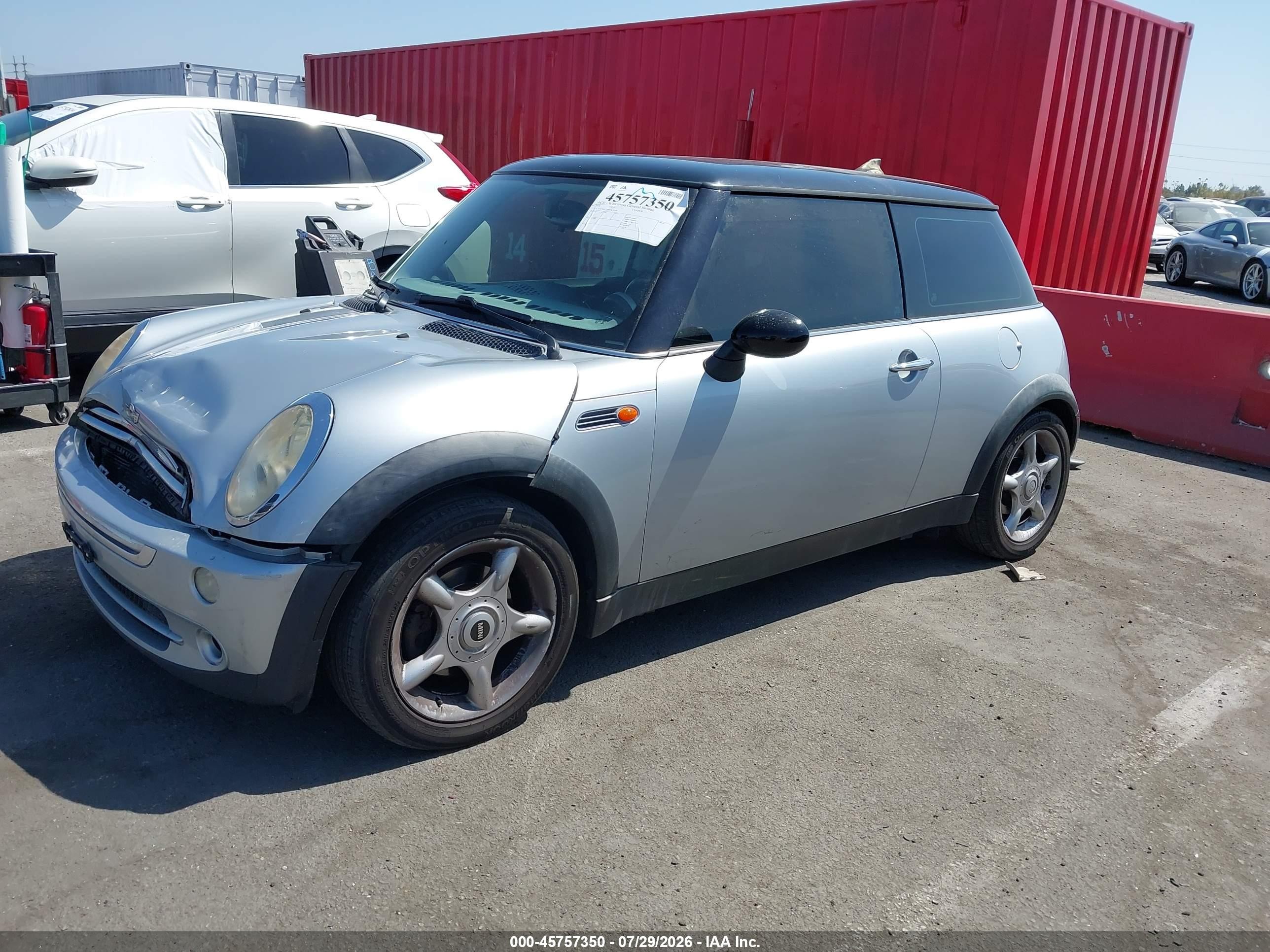 2006 Mini Cooper   Silver vin: WMWRC33546TK71588