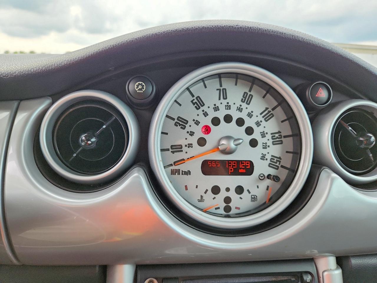 2005 Mini Cooper Yellow vin: WMWRC33555TJ72759