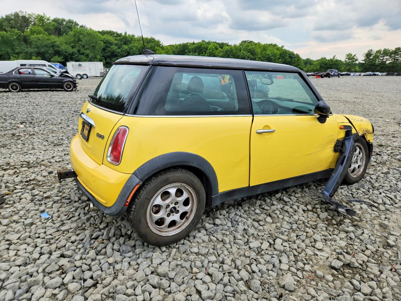 2005 Mini Cooper Yellow vin: WMWRC33555TJ72759