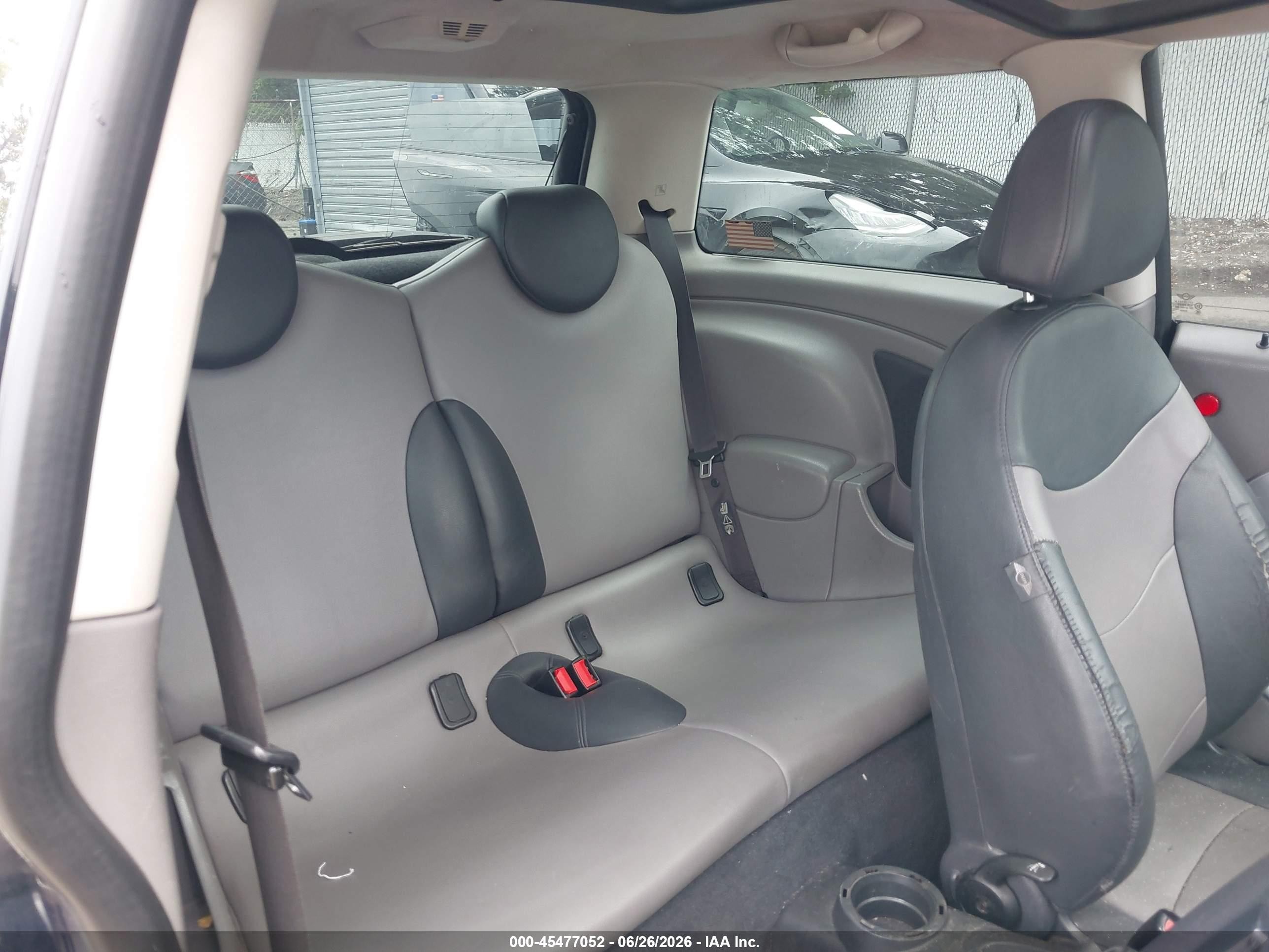 2006 Mini Cooper   Dark Blue vin: WMWRC33576TJ79553