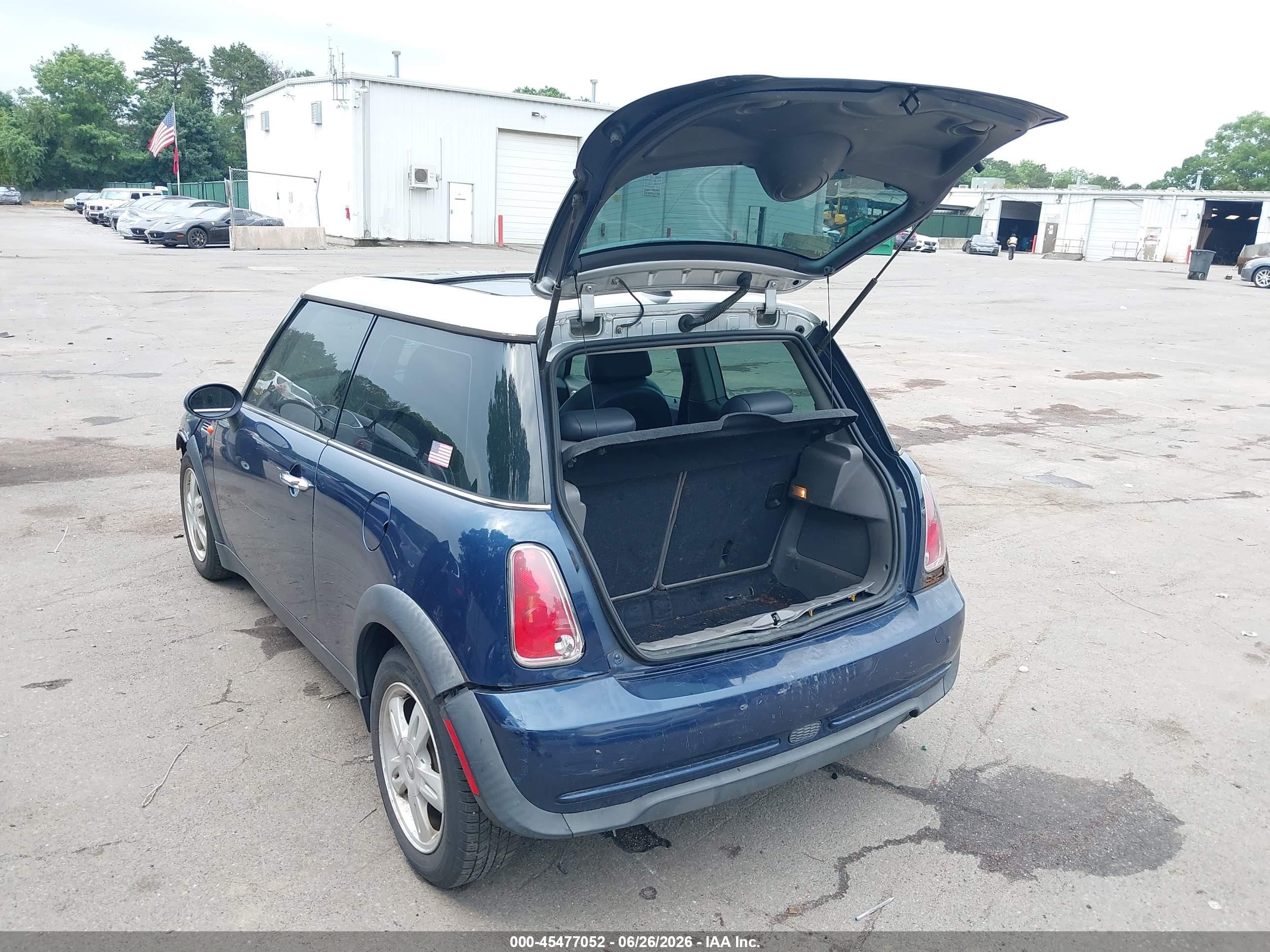 2006 Mini Cooper   Dark Blue vin: WMWRC33576TJ79553