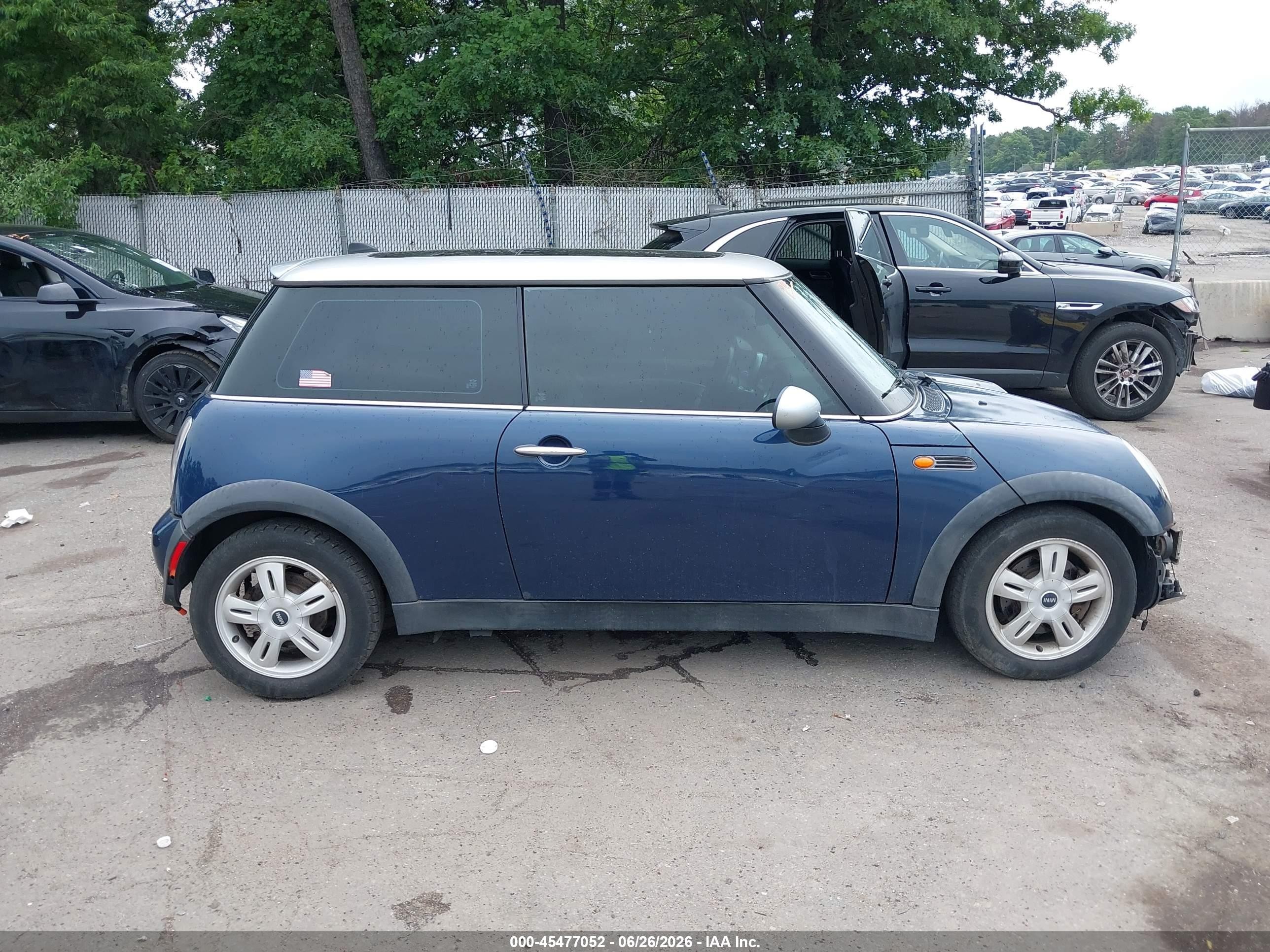 2006 Mini Cooper   Dark Blue vin: WMWRC33576TJ79553