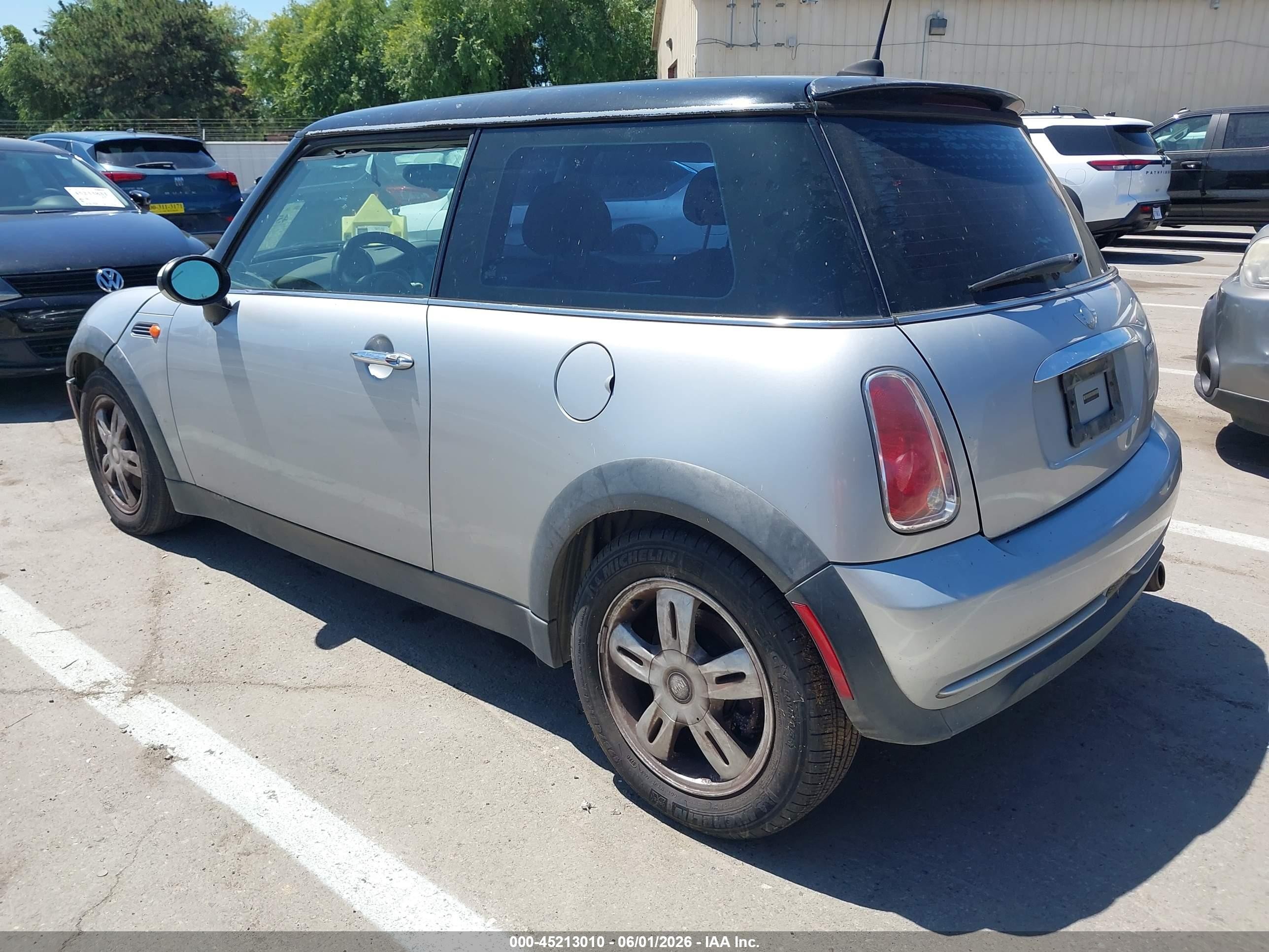 2006 Mini Cooper   Silver vin: WMWRC33576TK94217