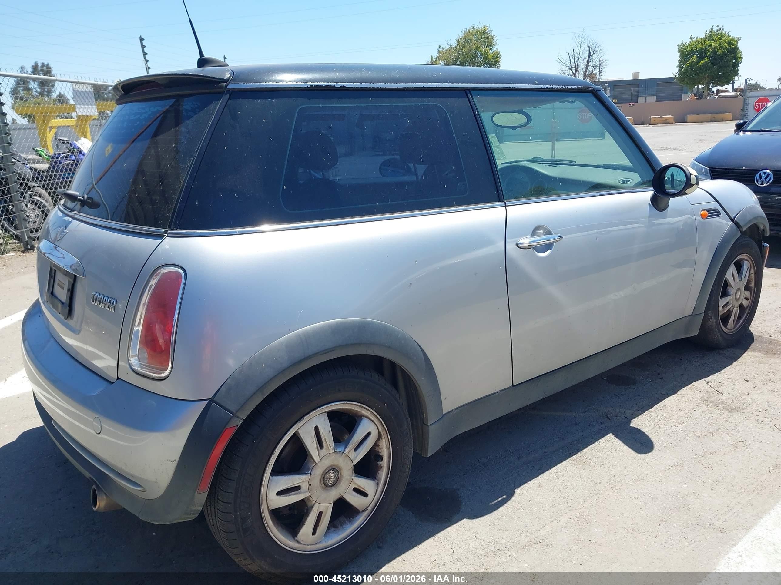 2006 Mini Cooper   Silver vin: WMWRC33576TK94217