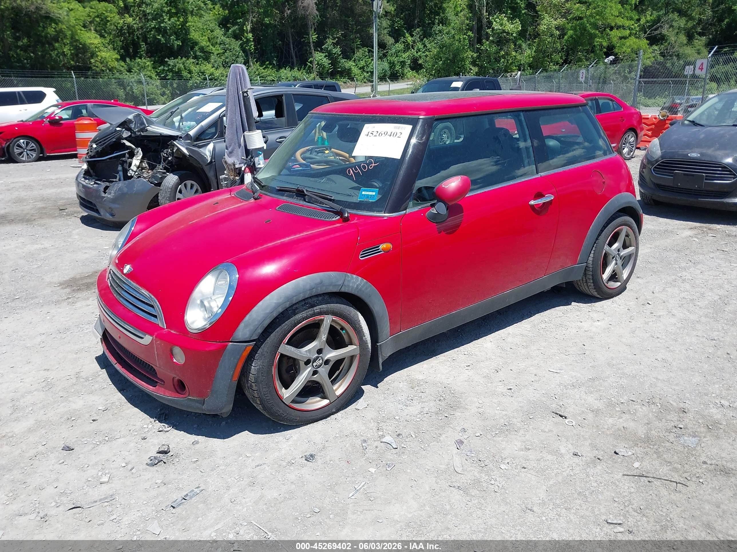 2005 Mini Cooper   Красный vin: WMWRC33585TK61029